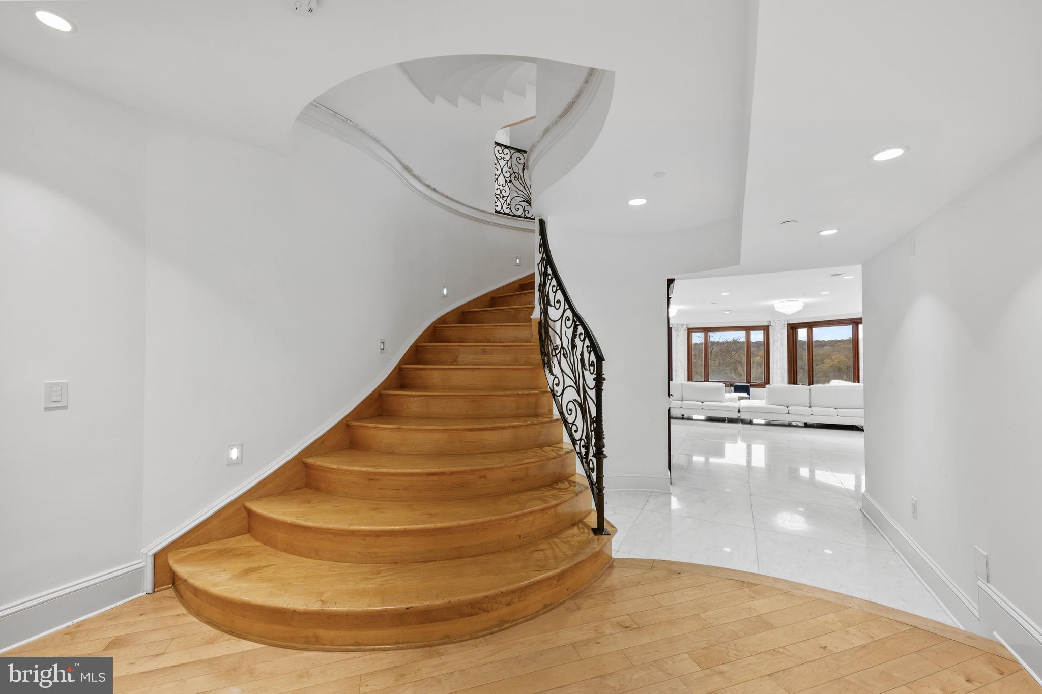 RIVER OAKS - Residential