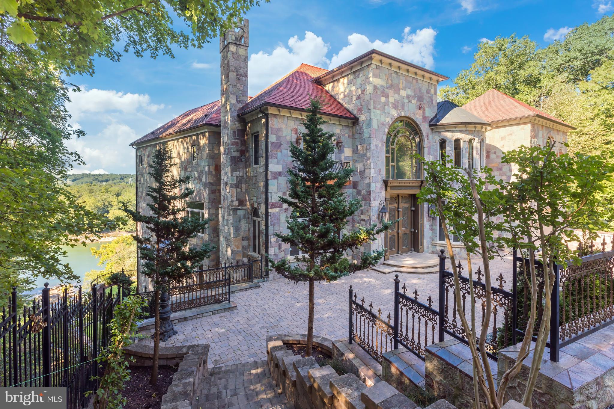 RIVER OAKS - Residential