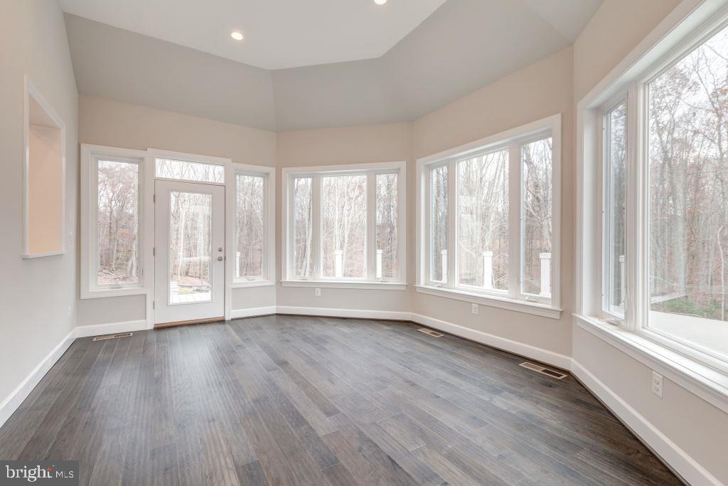 THOMPSON'S CROSSING - Residential