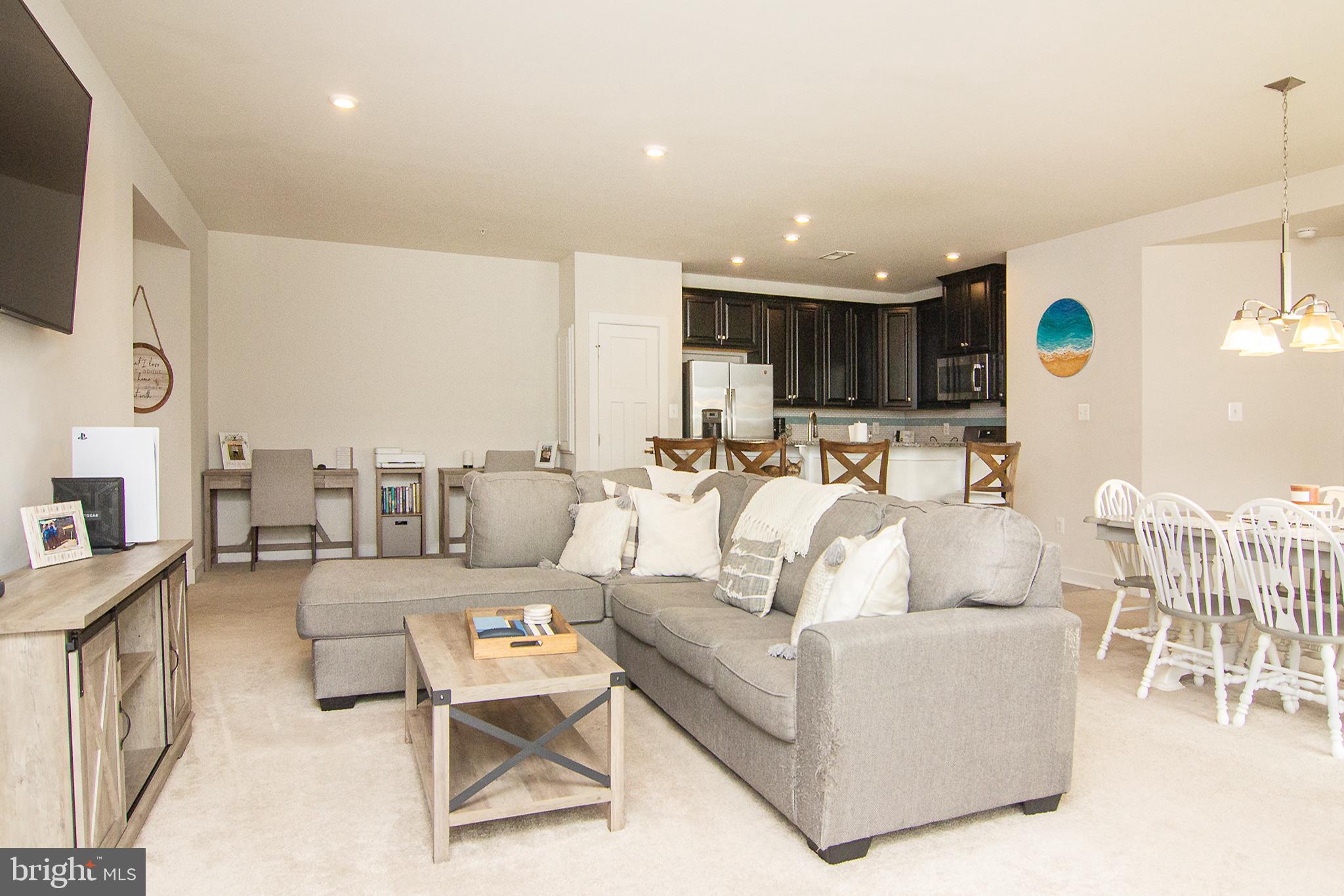 LAKE LINGANORE TOWN CENTER - Residential