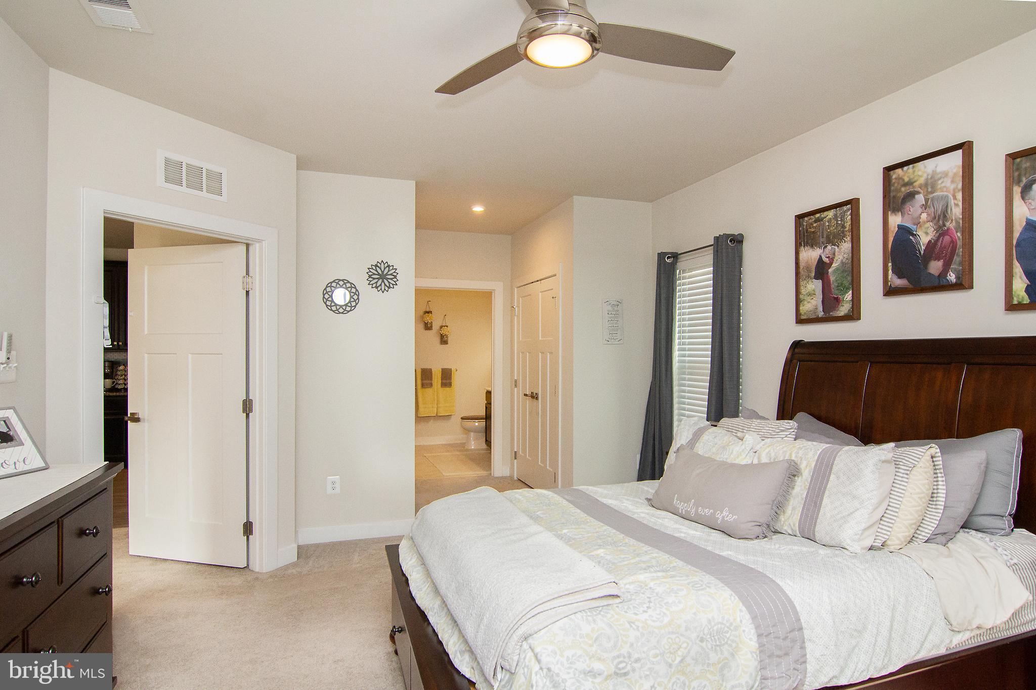 LAKE LINGANORE TOWN CENTER - Residential