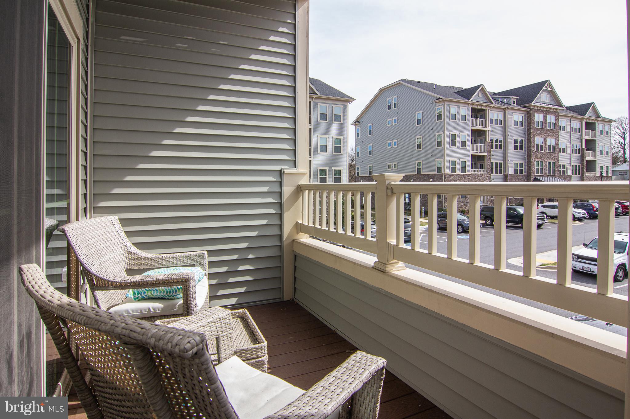 LAKE LINGANORE TOWN CENTER - Residential