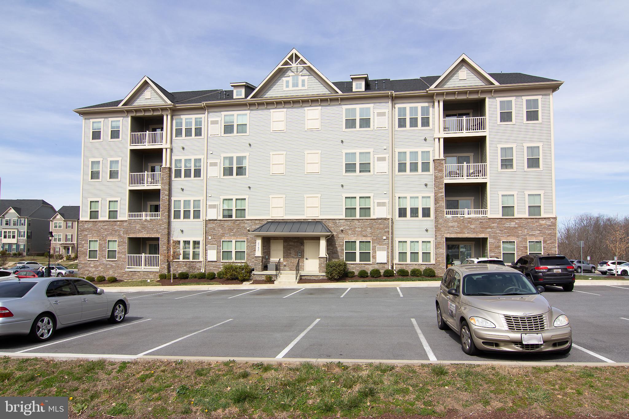 LAKE LINGANORE TOWN CENTER - Residential