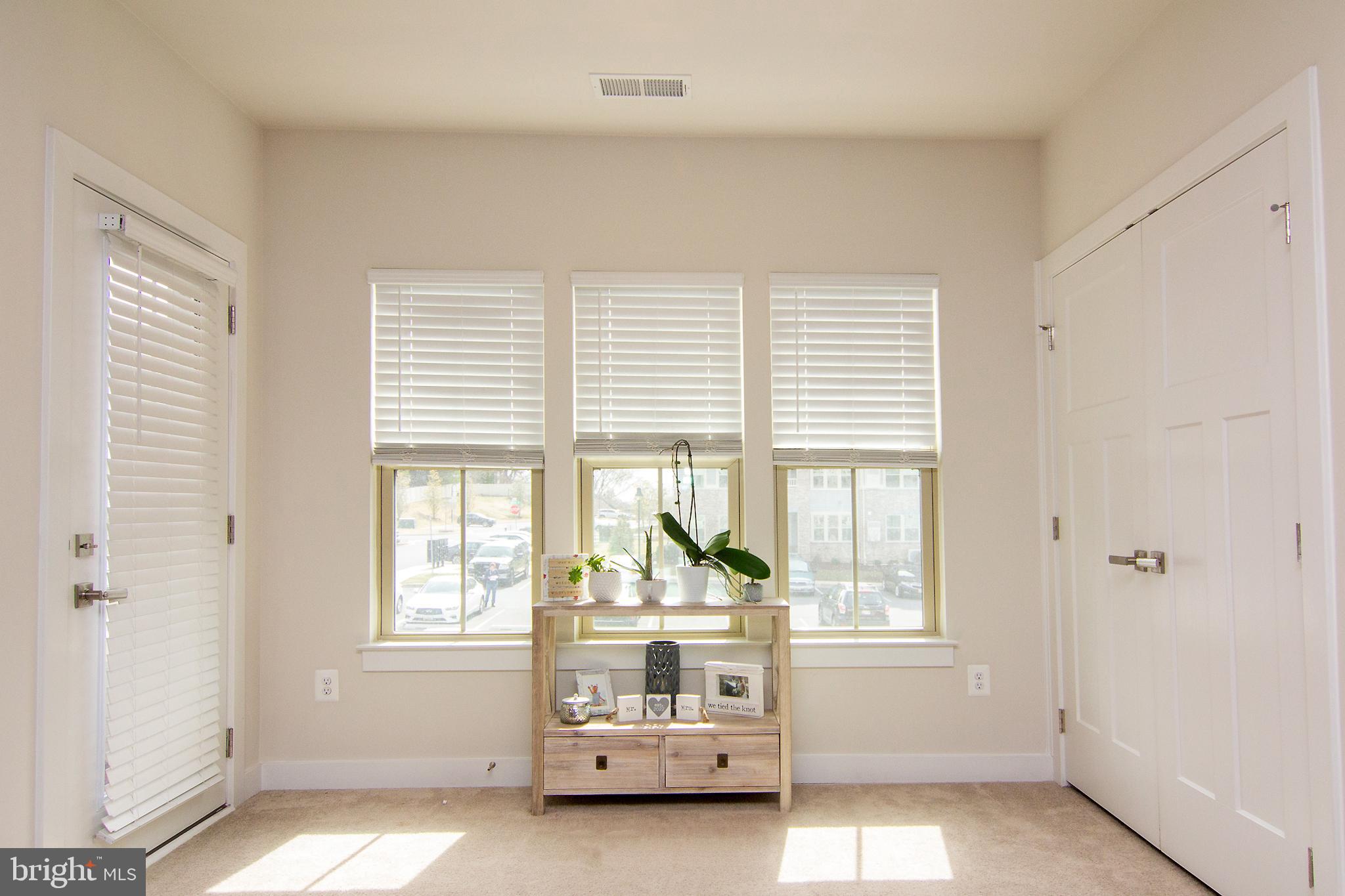 LAKE LINGANORE TOWN CENTER - Residential