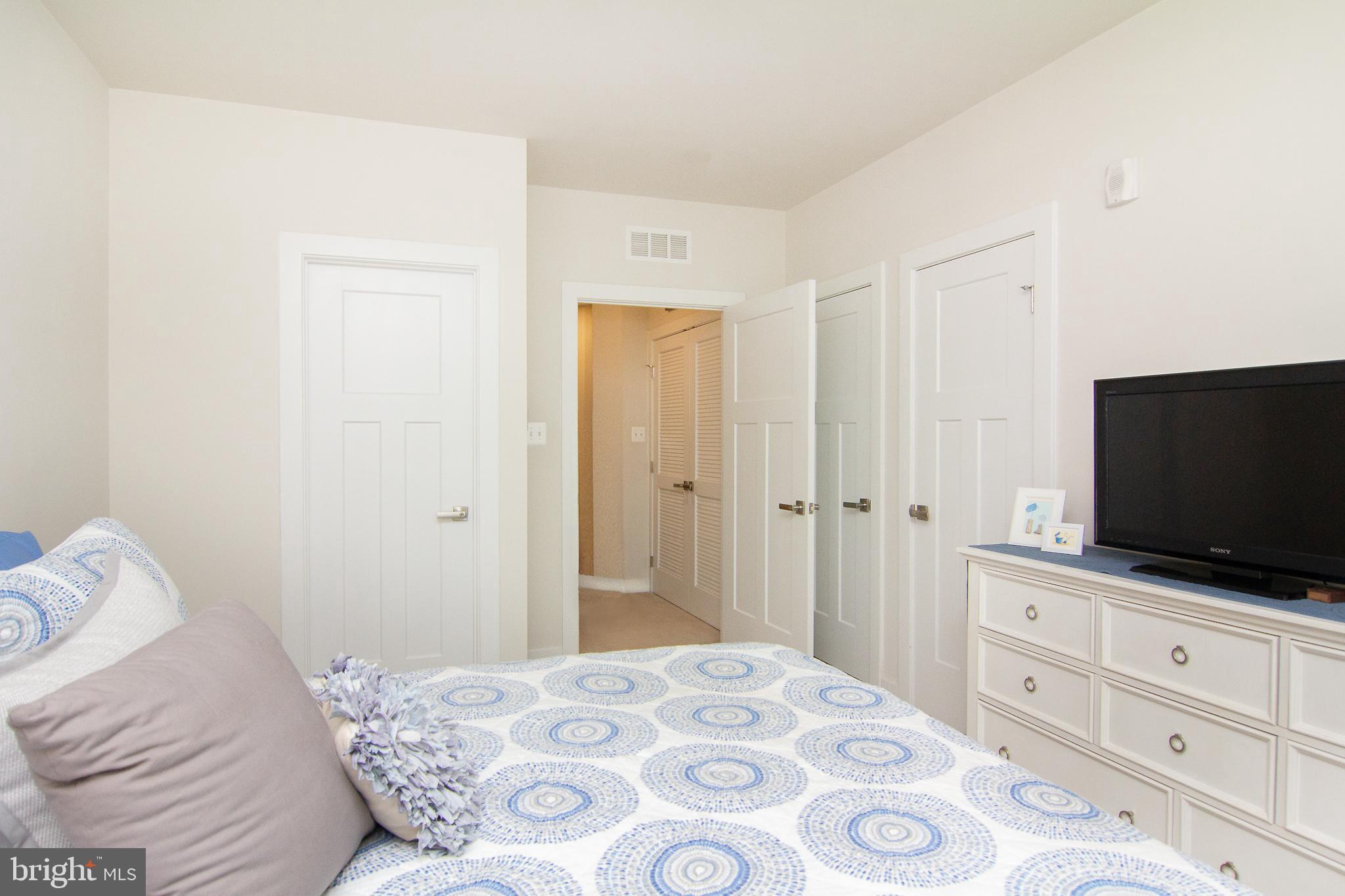 LAKE LINGANORE TOWN CENTER - Residential