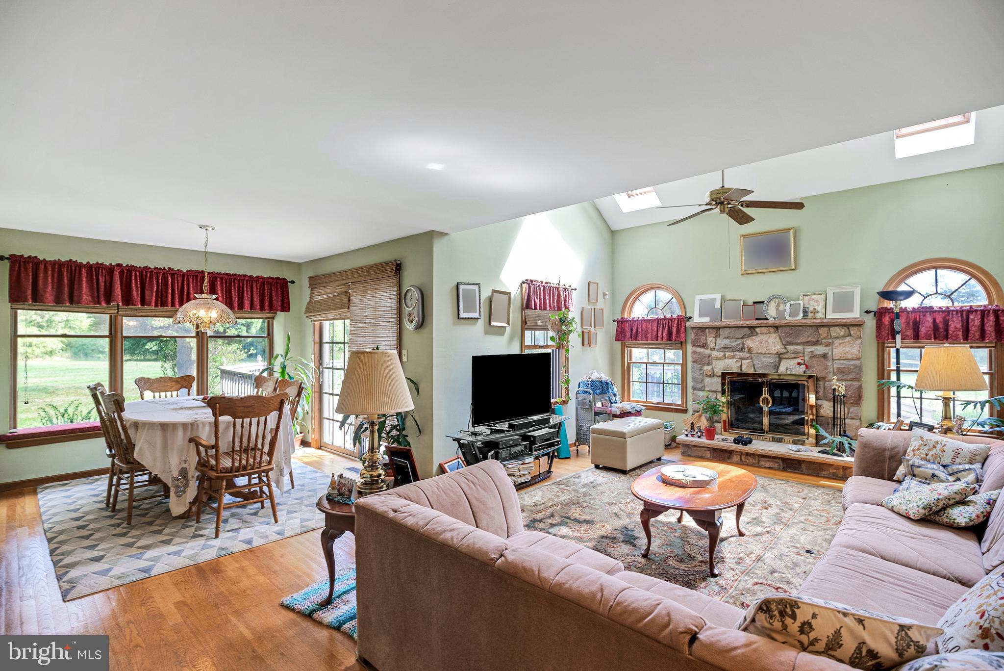 HUNTERS RUN - Residential