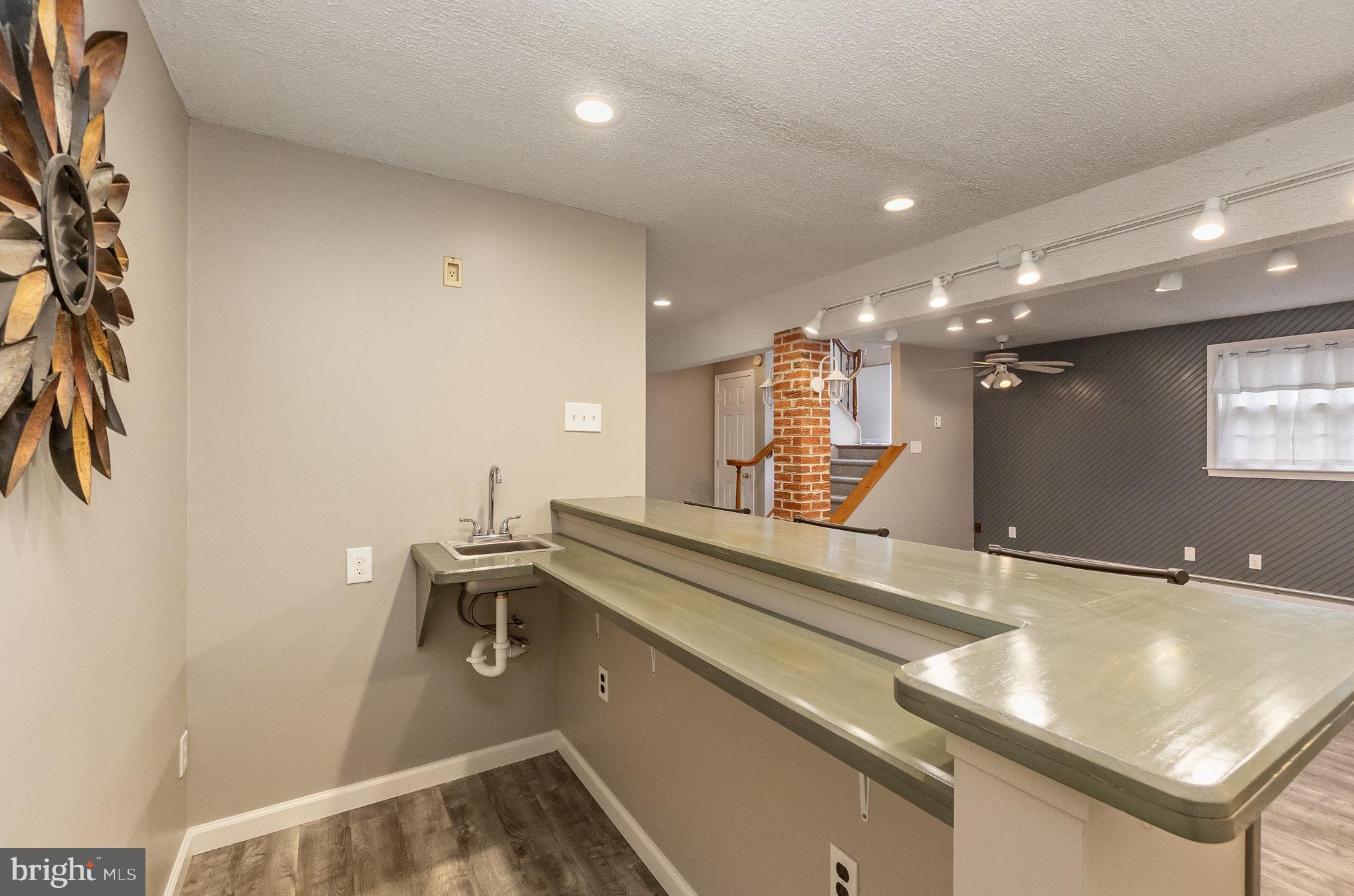 THOMAS ESTATES - Residential