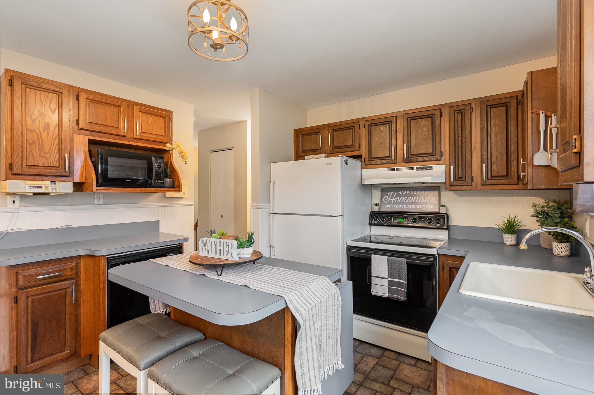 THOMAS ESTATES - Residential