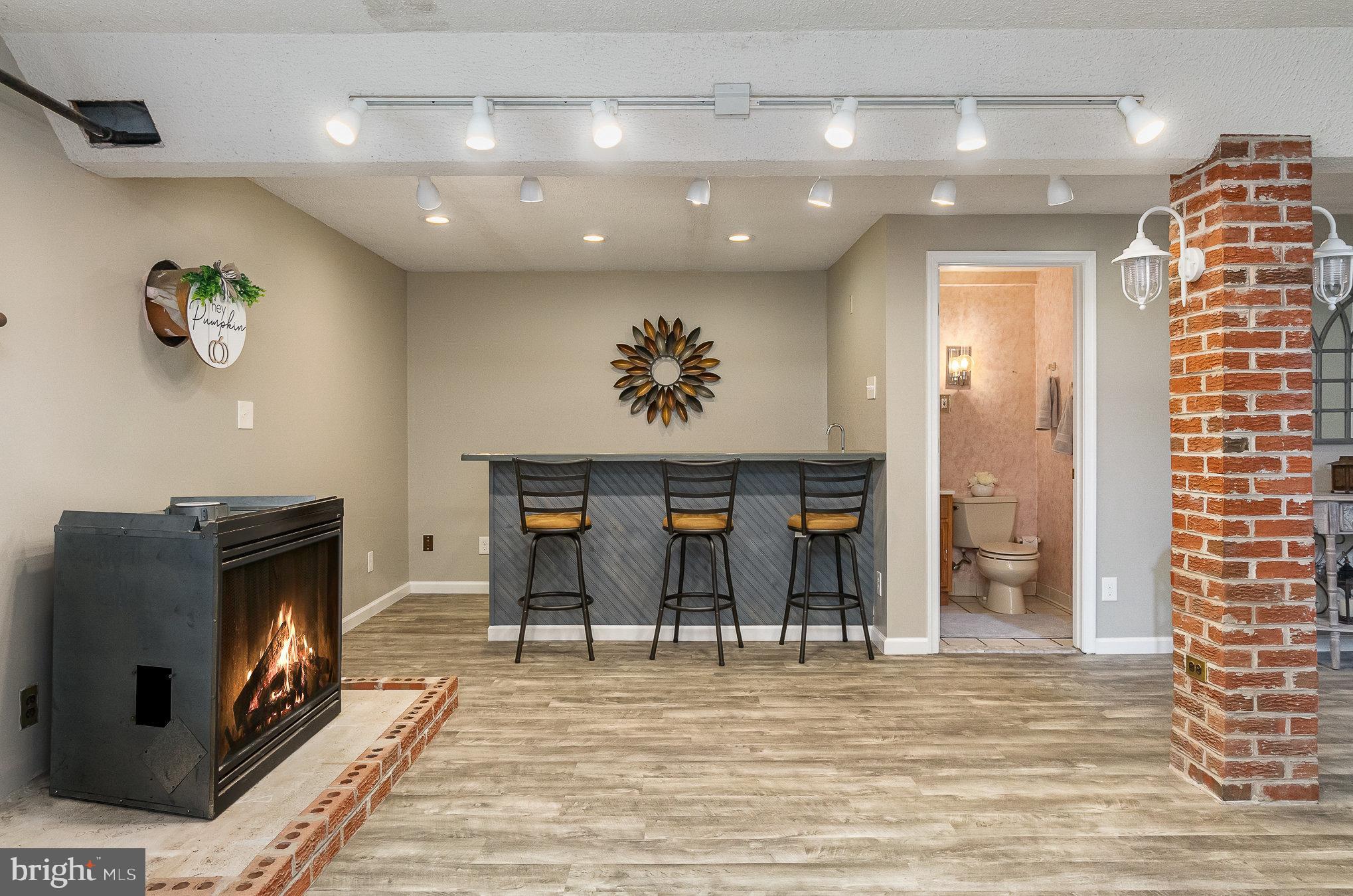 THOMAS ESTATES - Residential