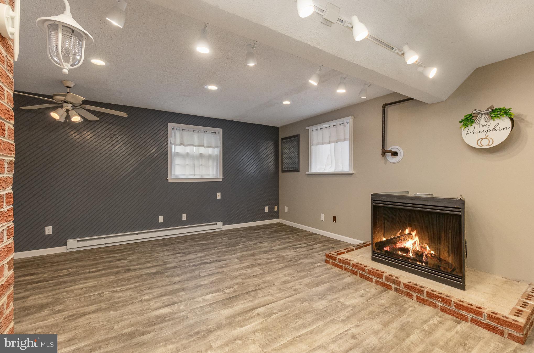 THOMAS ESTATES - Residential