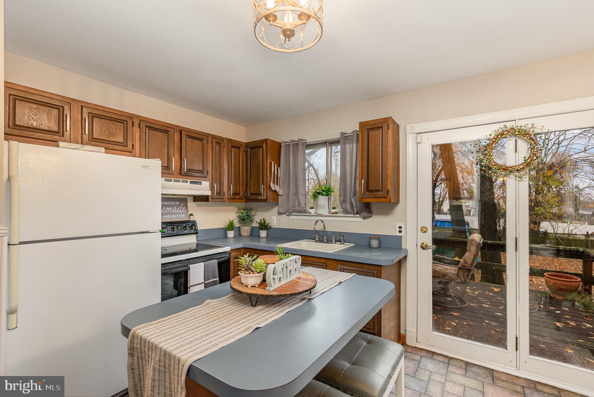 THOMAS ESTATES - Residential