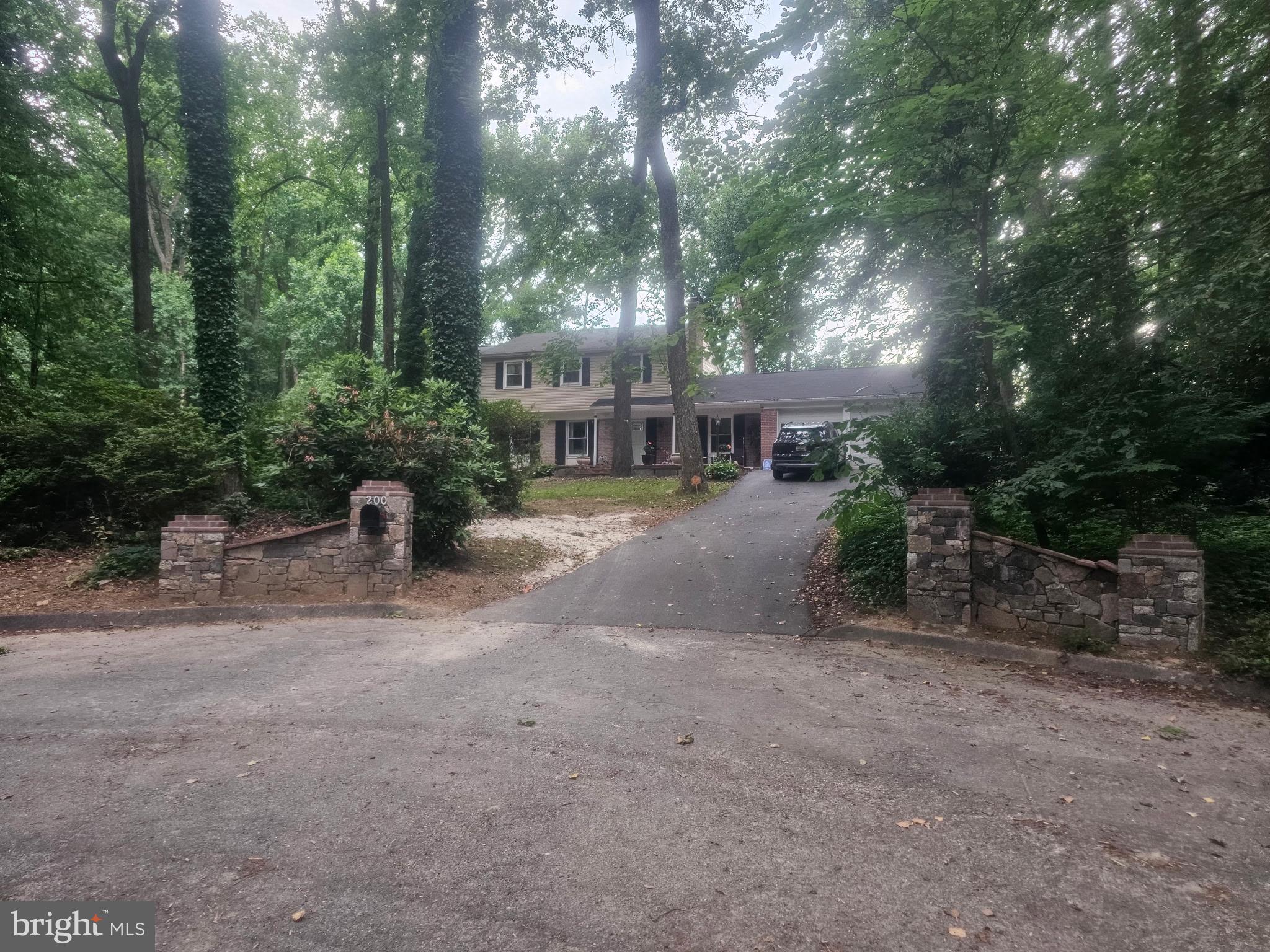 200 MAXWELL COURT