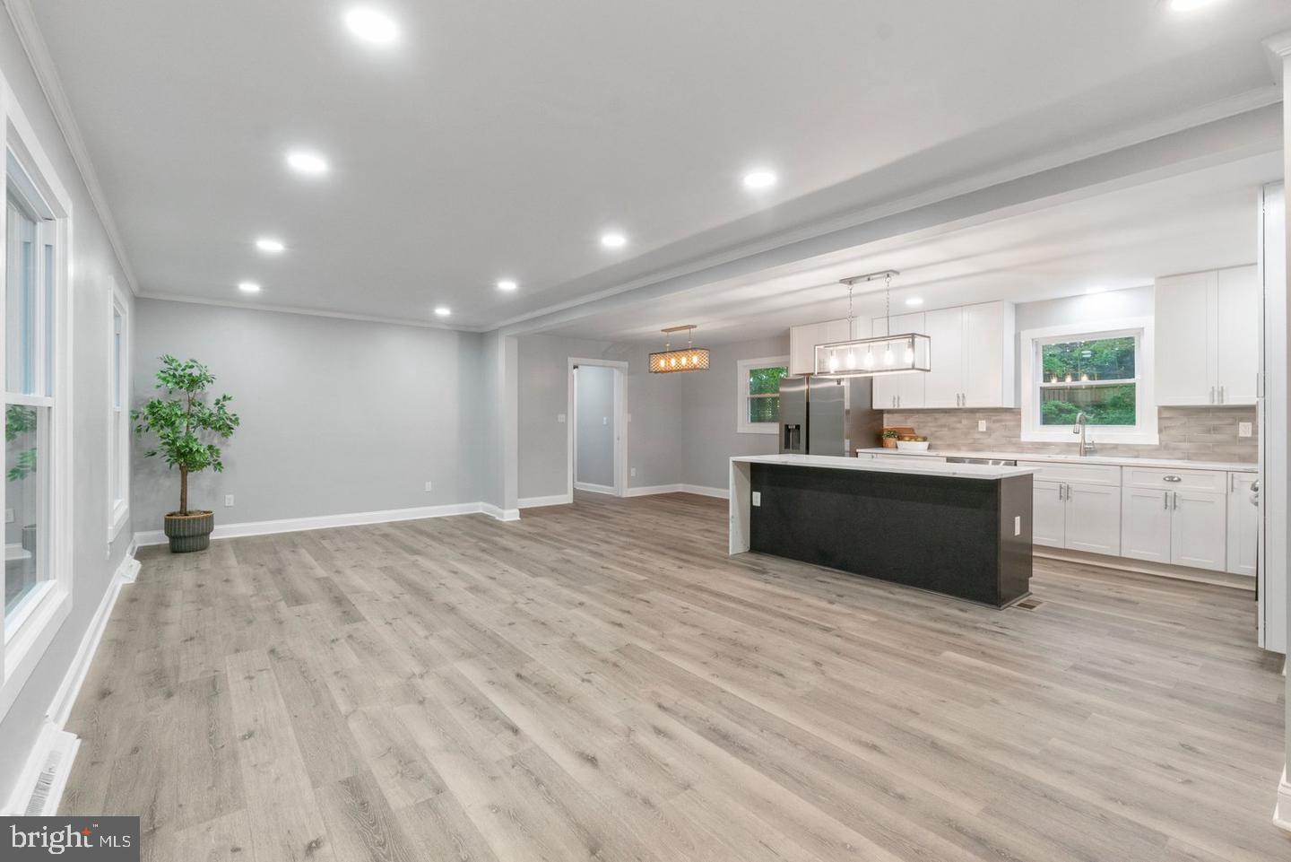 200 MAXWELL COURT