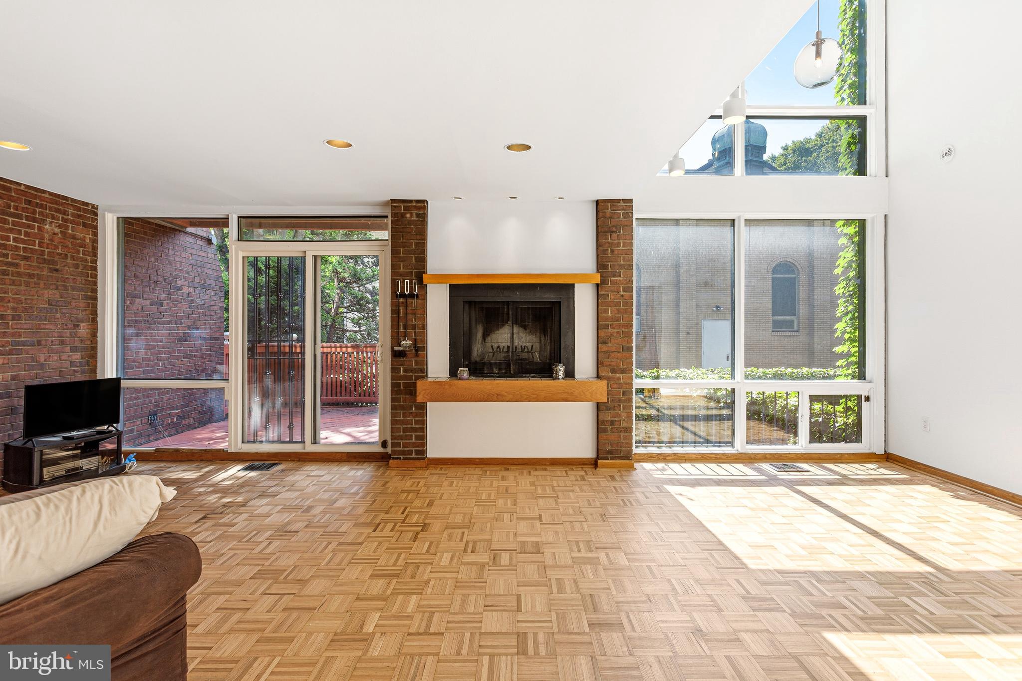 341 S 5TH STREET