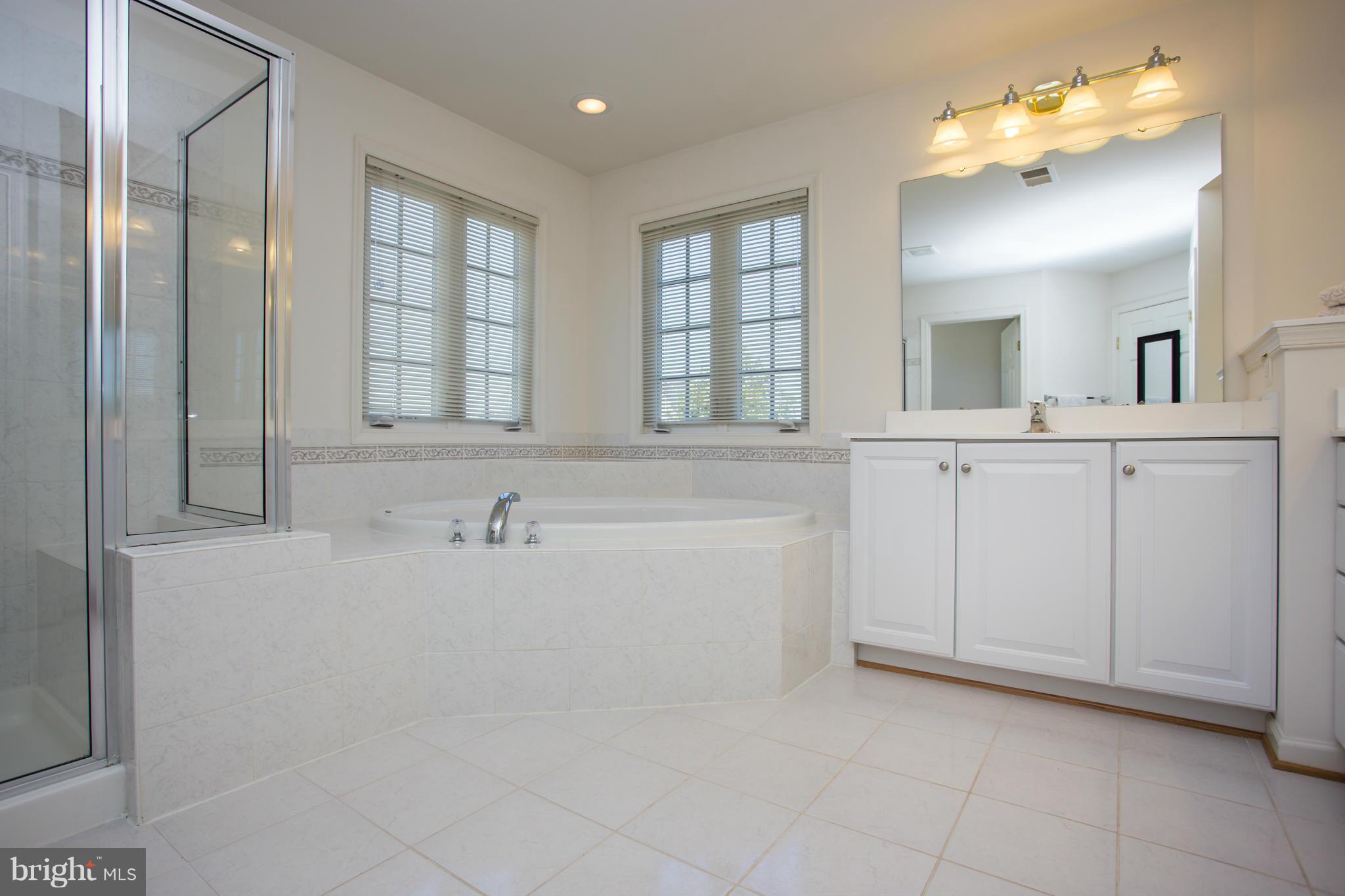 THREE FLAGS - Residential