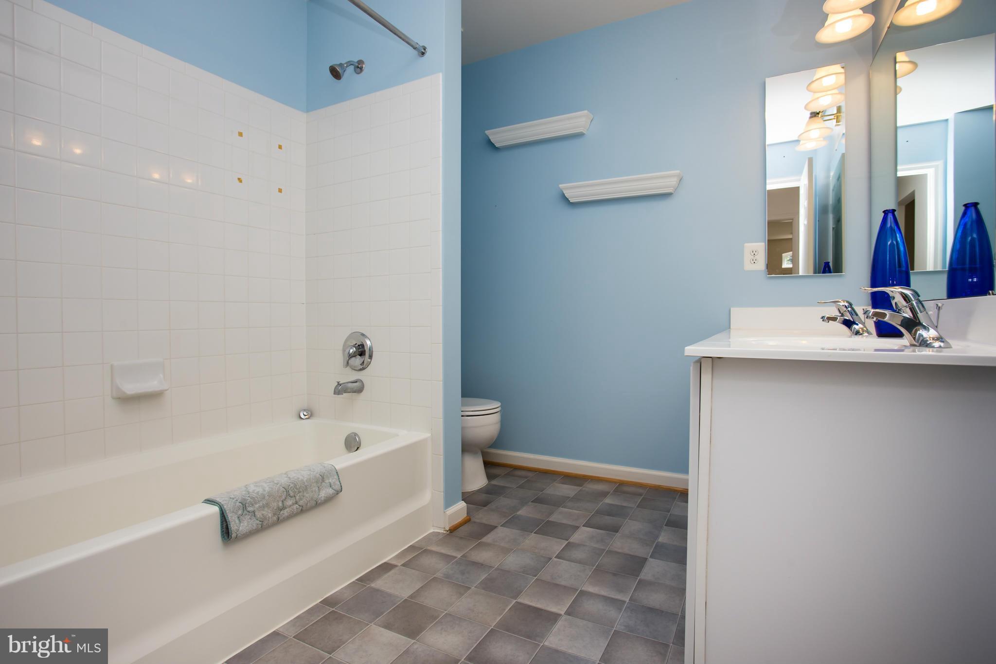 THREE FLAGS - Residential