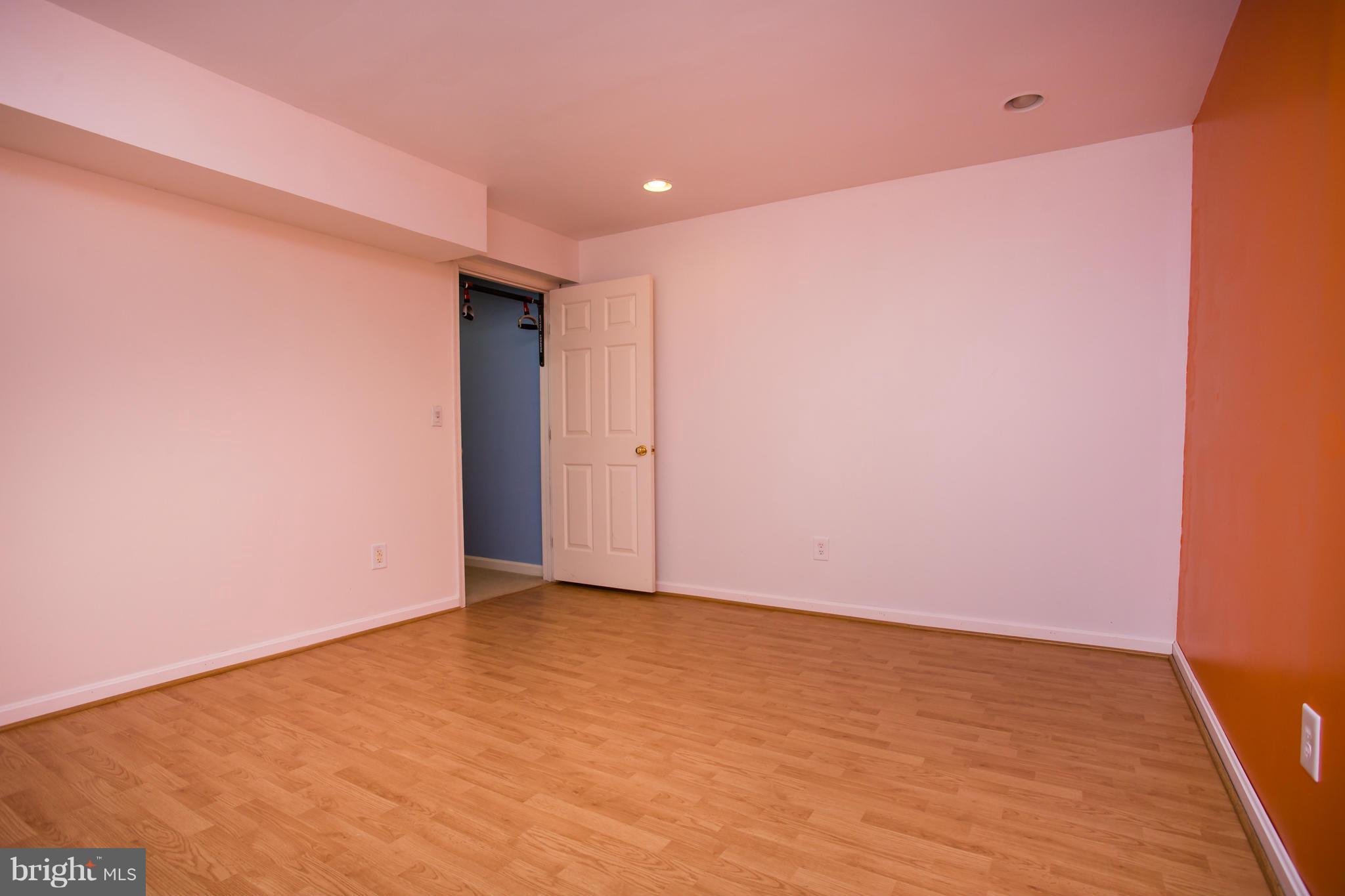 THREE FLAGS - Residential