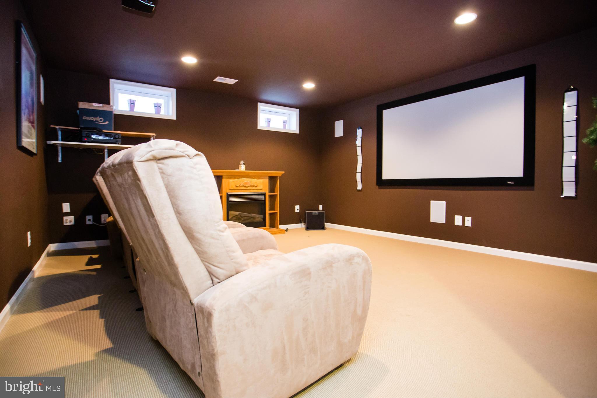 THREE FLAGS - Residential