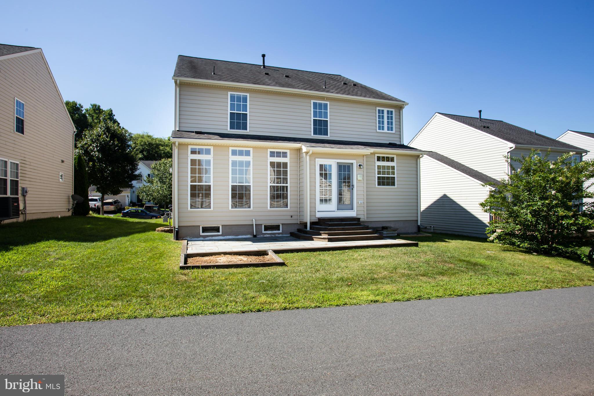 THREE FLAGS - Residential