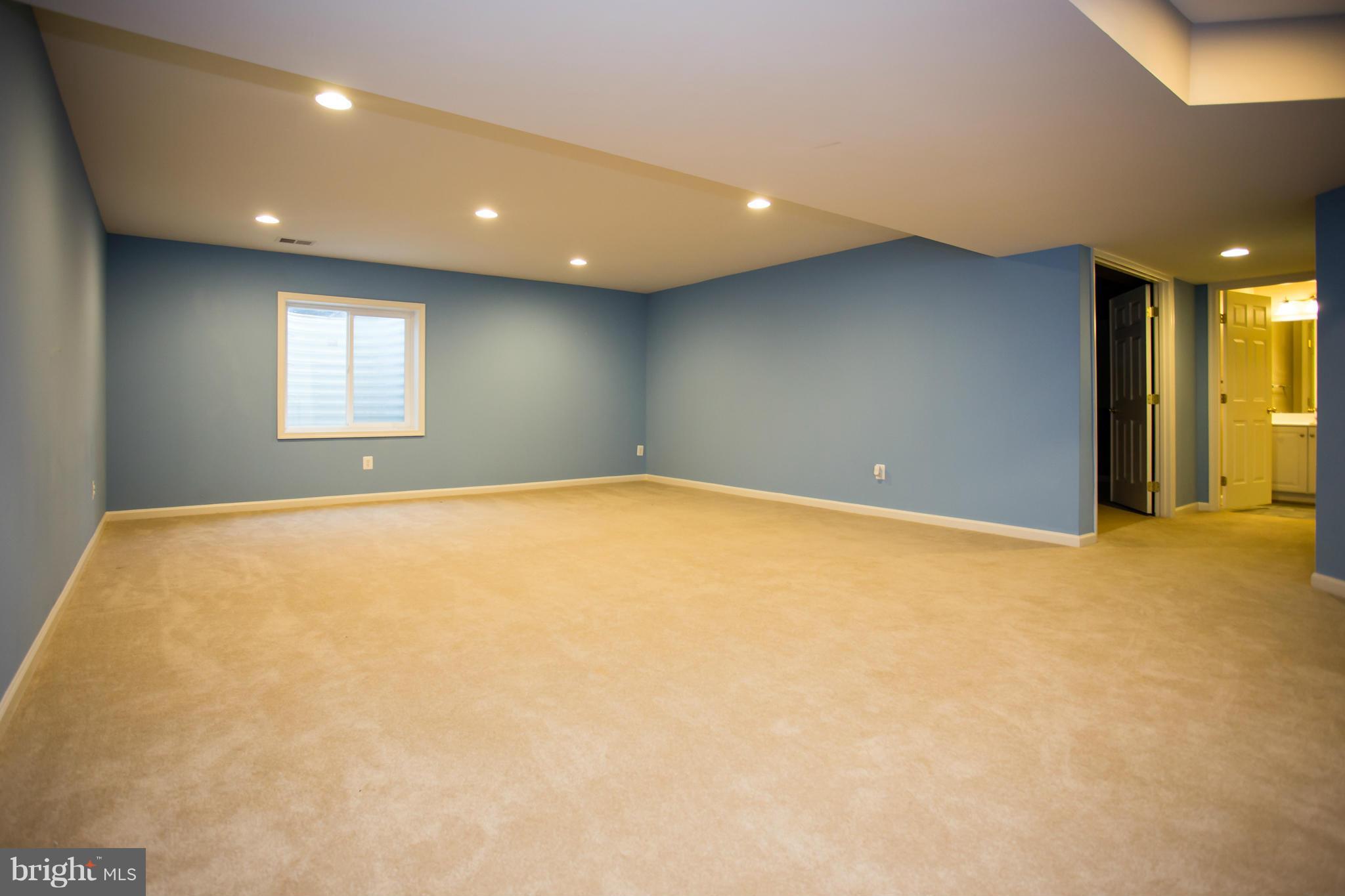 THREE FLAGS - Residential