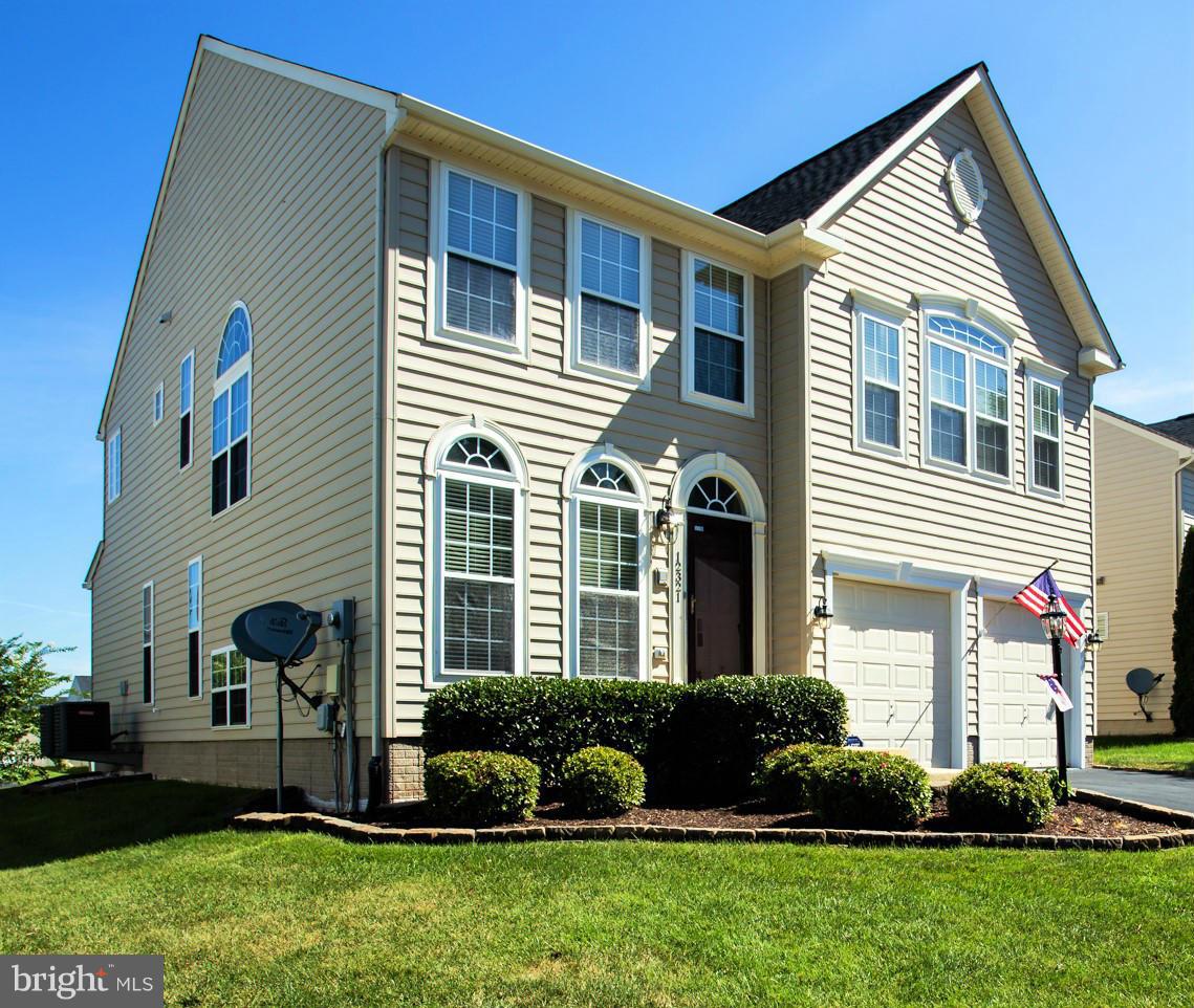 THREE FLAGS - Residential