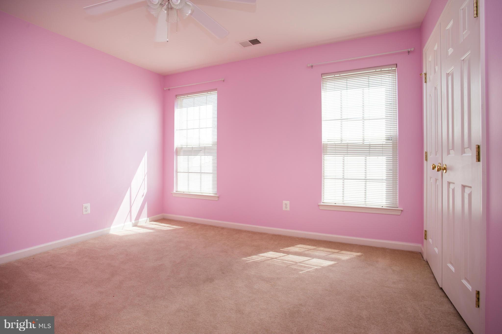 THREE FLAGS - Residential