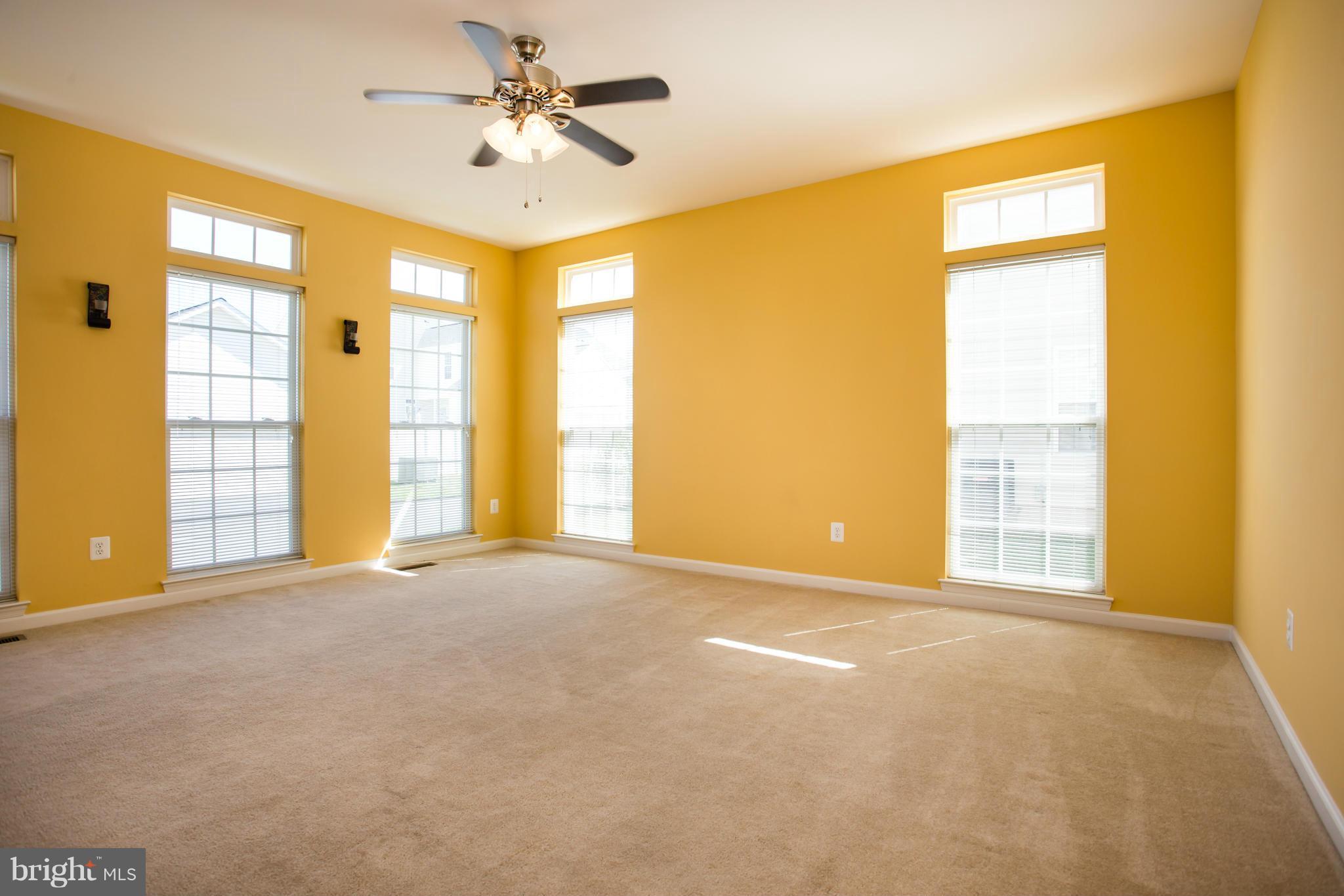 THREE FLAGS - Residential