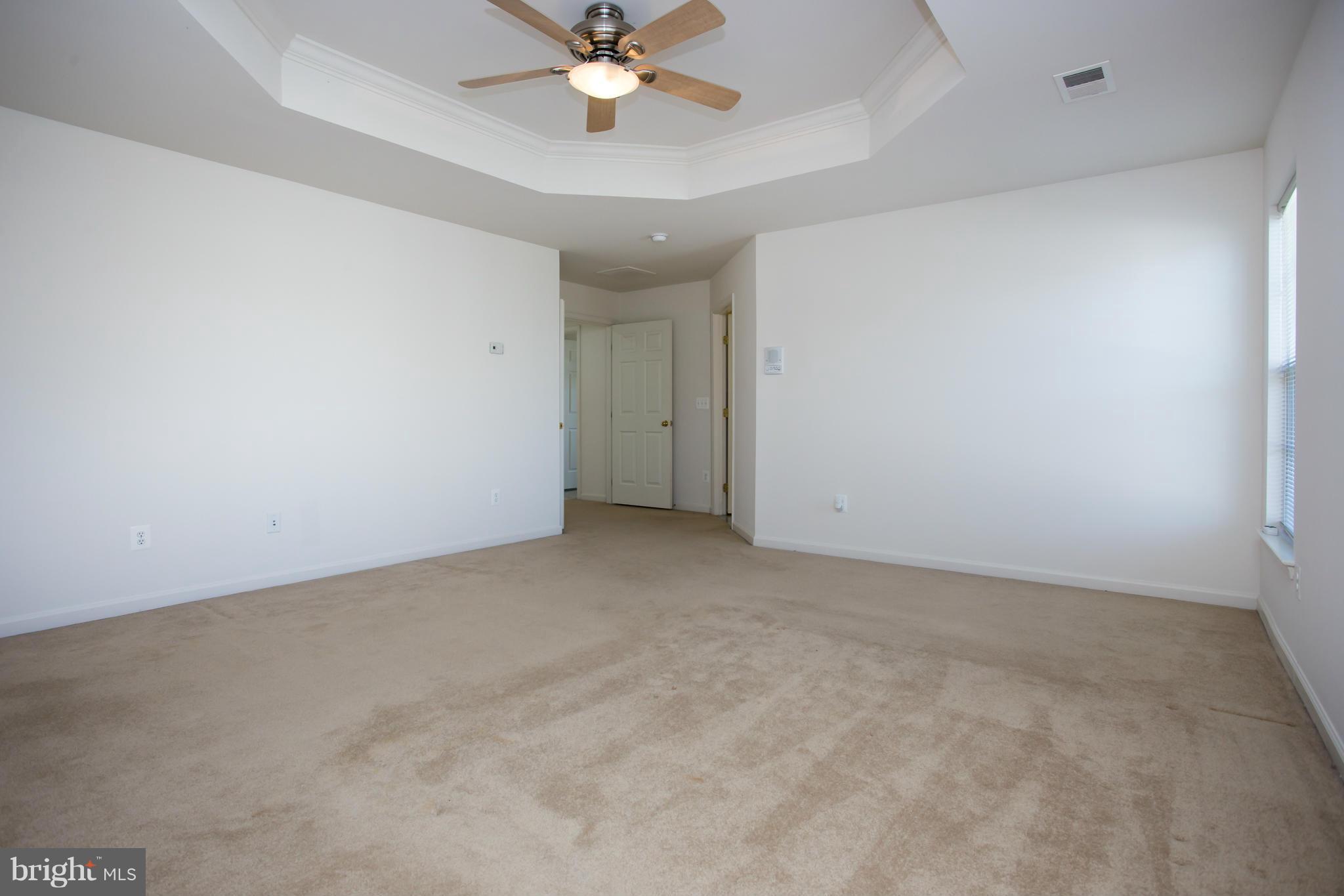 THREE FLAGS - Residential