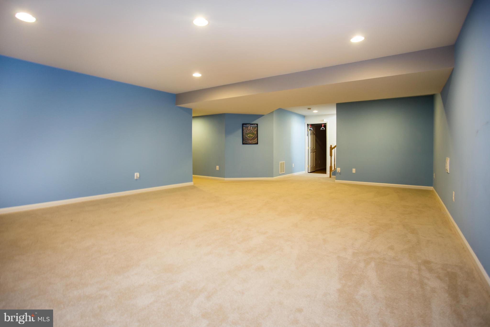 THREE FLAGS - Residential