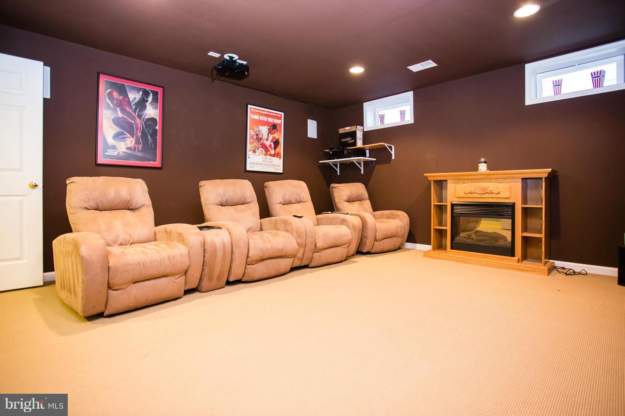 THREE FLAGS - Residential