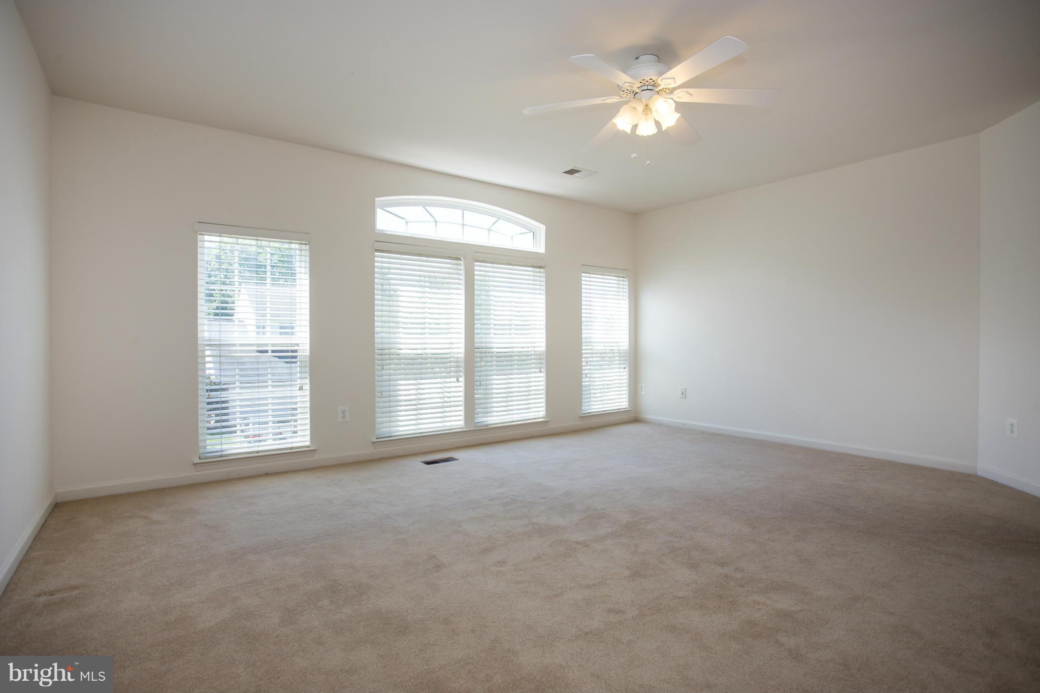 THREE FLAGS - Residential