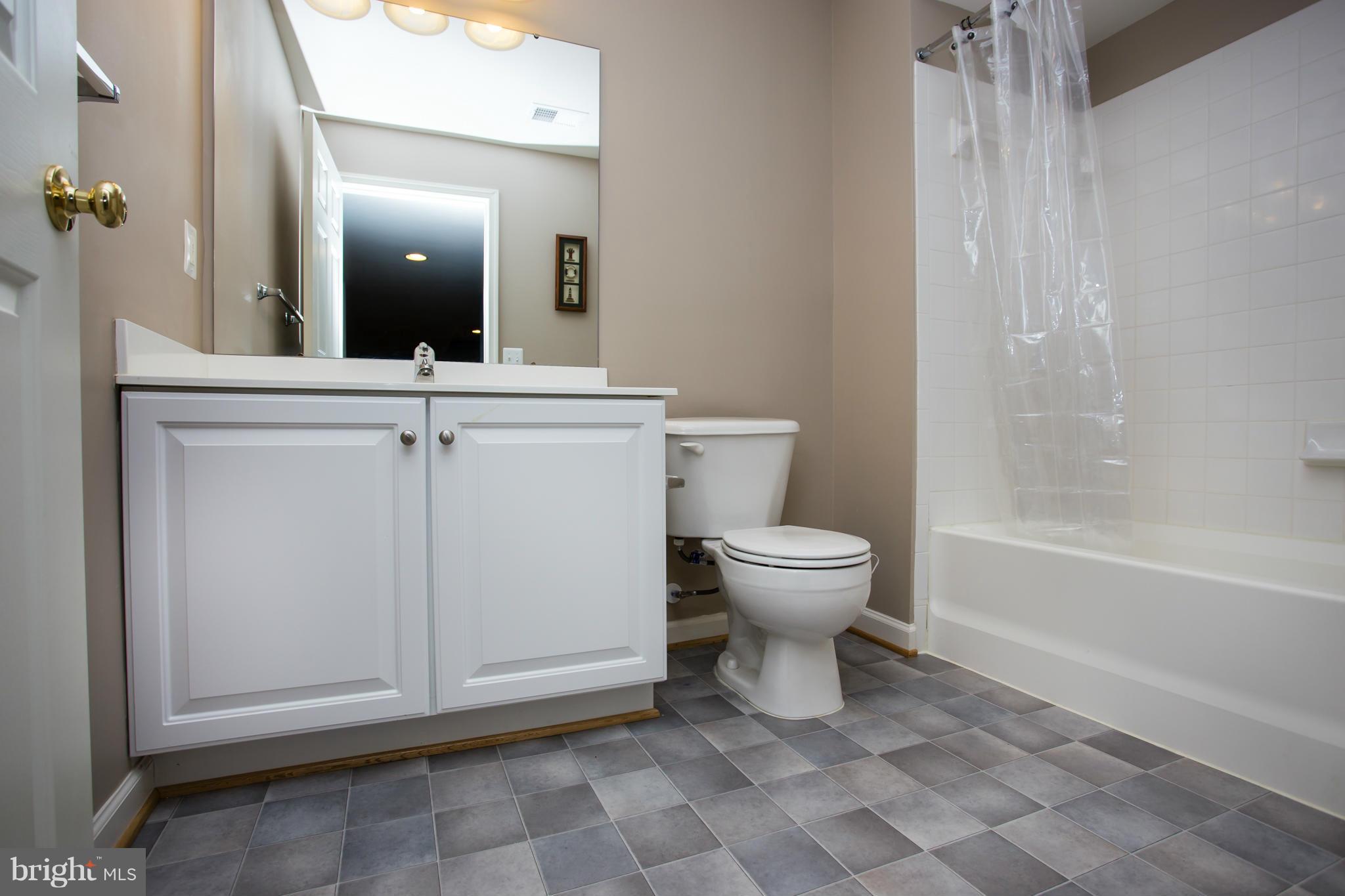 THREE FLAGS - Residential