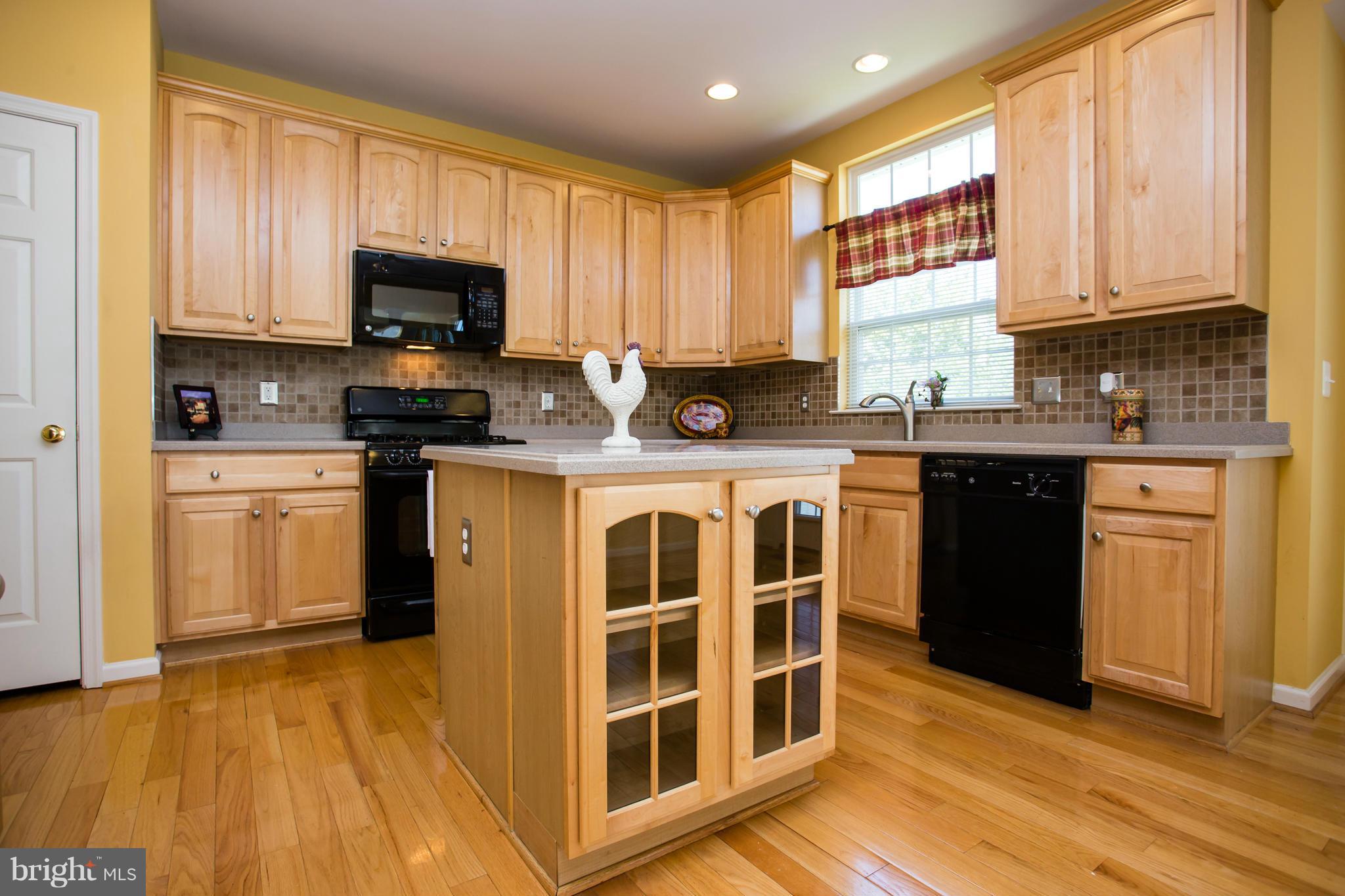 THREE FLAGS - Residential