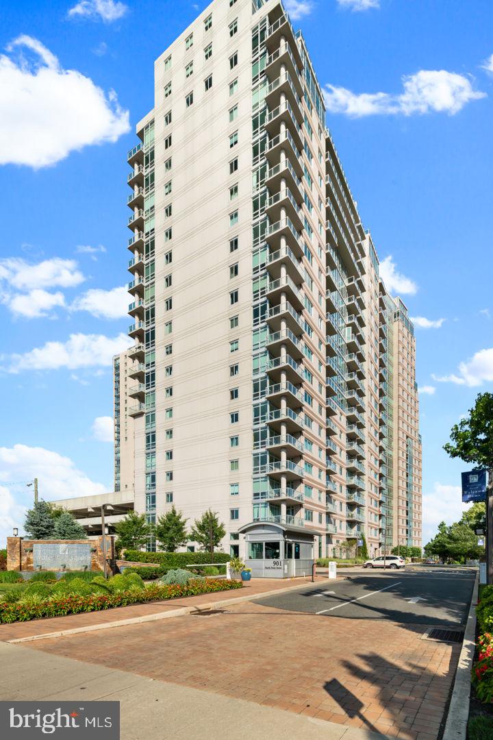 WATERFRONT SQUARE - Residential