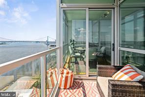 WATERFRONT SQUARE - Residential