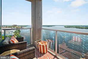 WATERFRONT SQUARE - Residential