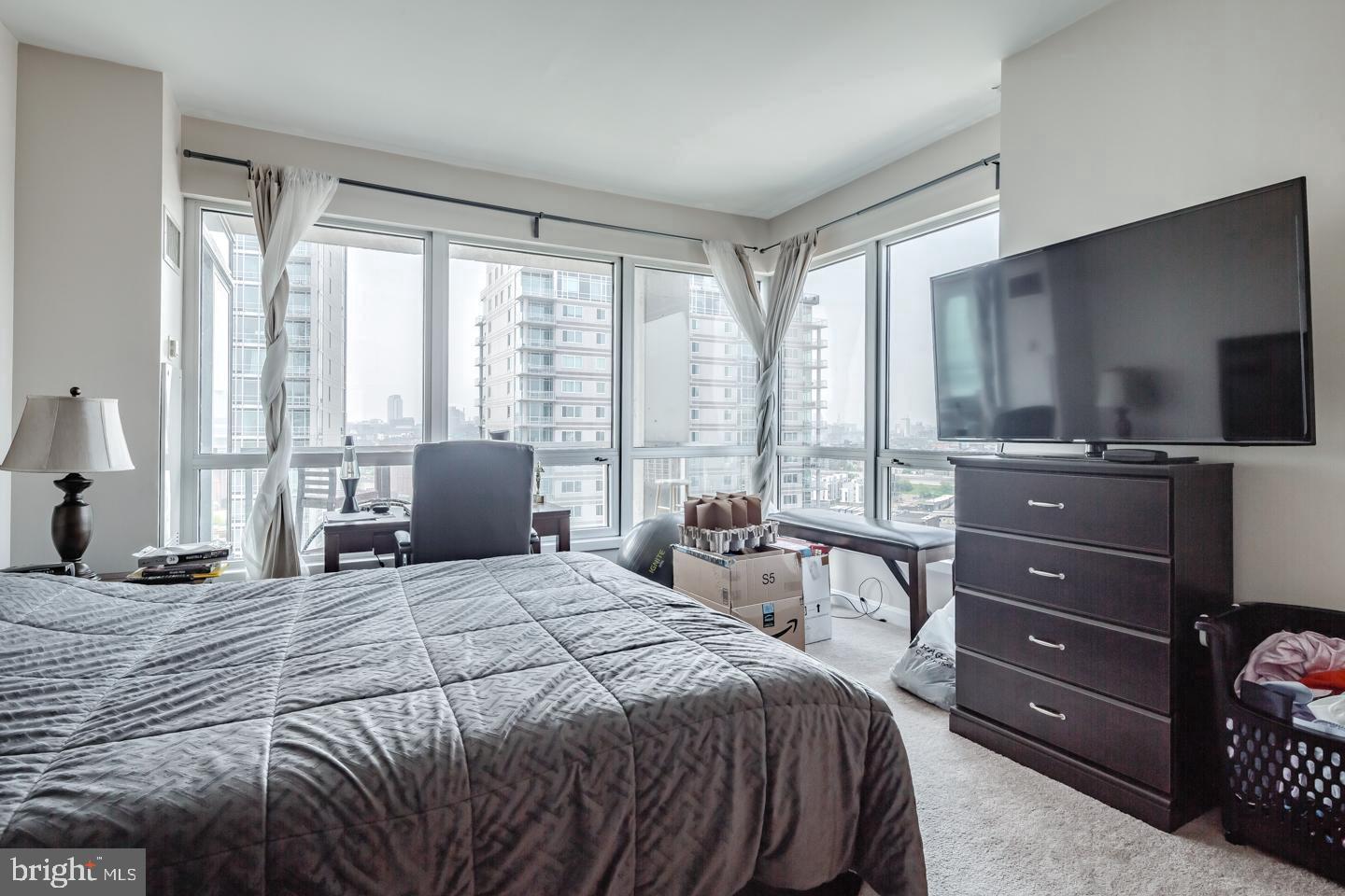 WATERFRONT SQUARE - Residential