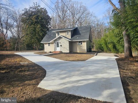 Photo of 46 Trenton Ave, Ave, CLEMENTON, NJ 08021 (MLS # NJCD2108920)