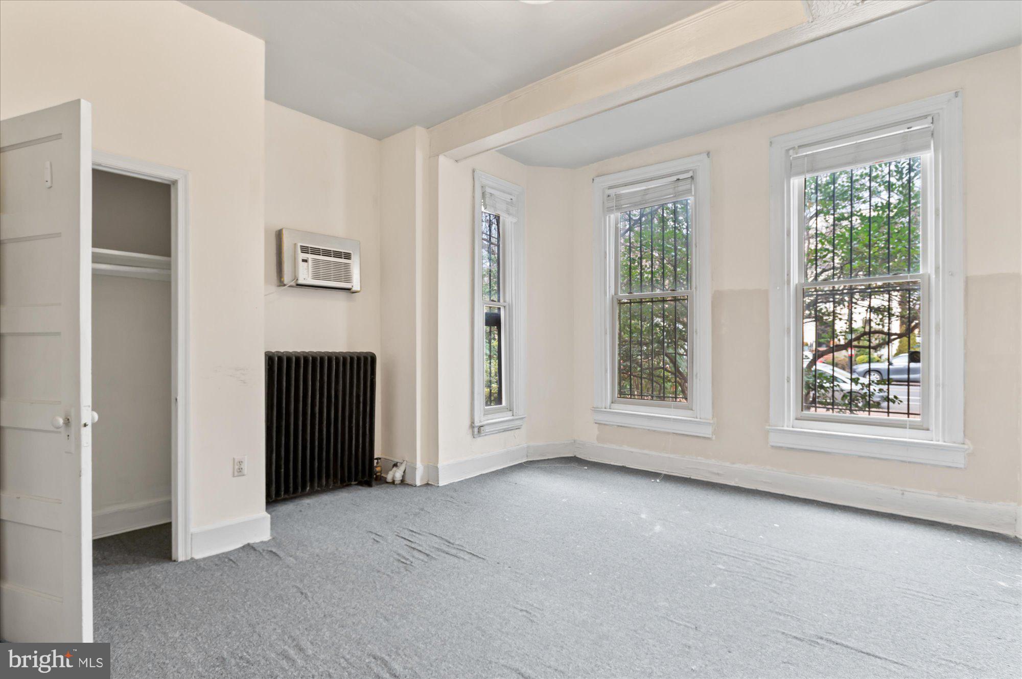 CAPITOL HILL - Commercial Sale