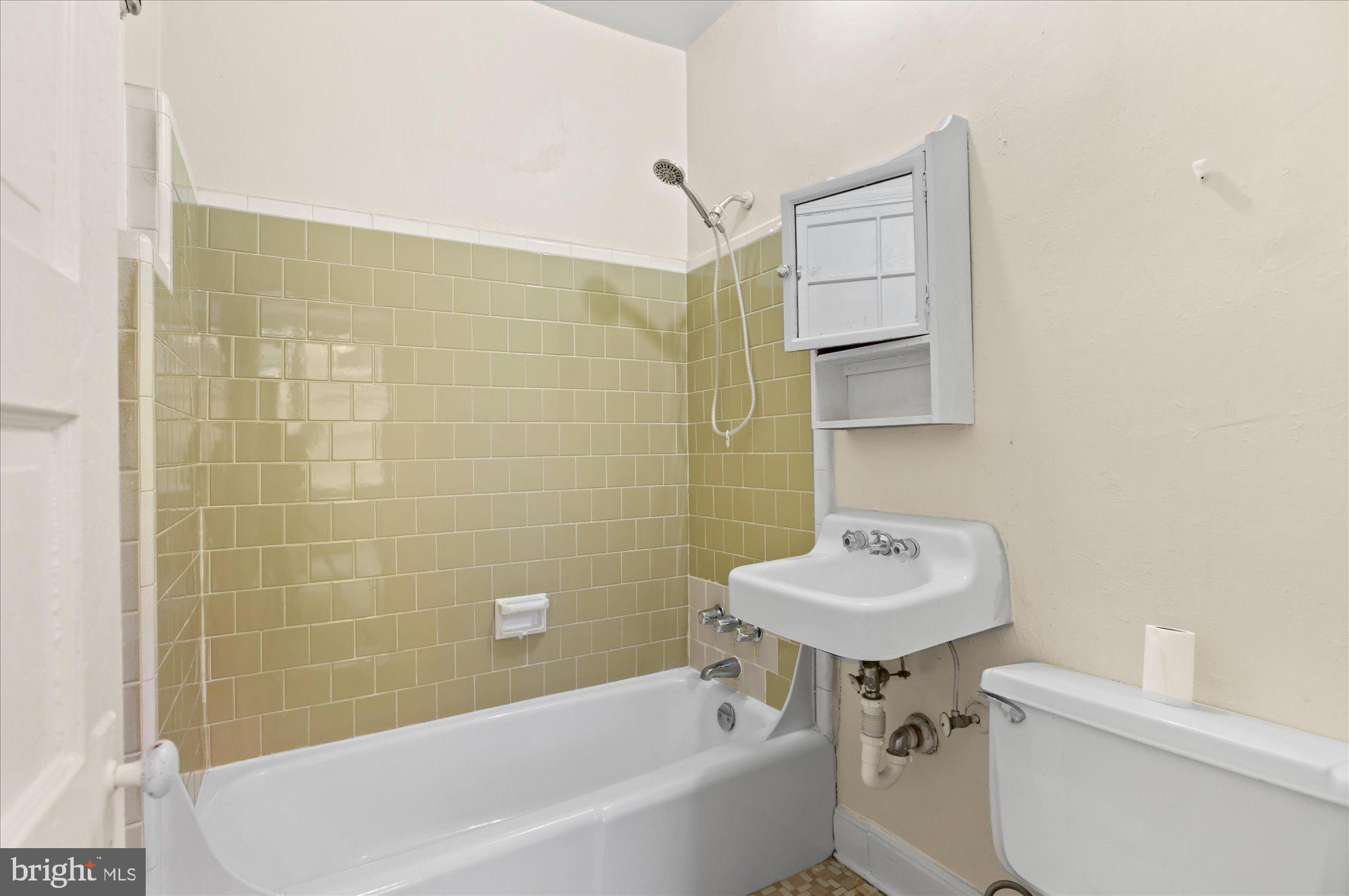 CAPITOL HILL - Commercial Sale