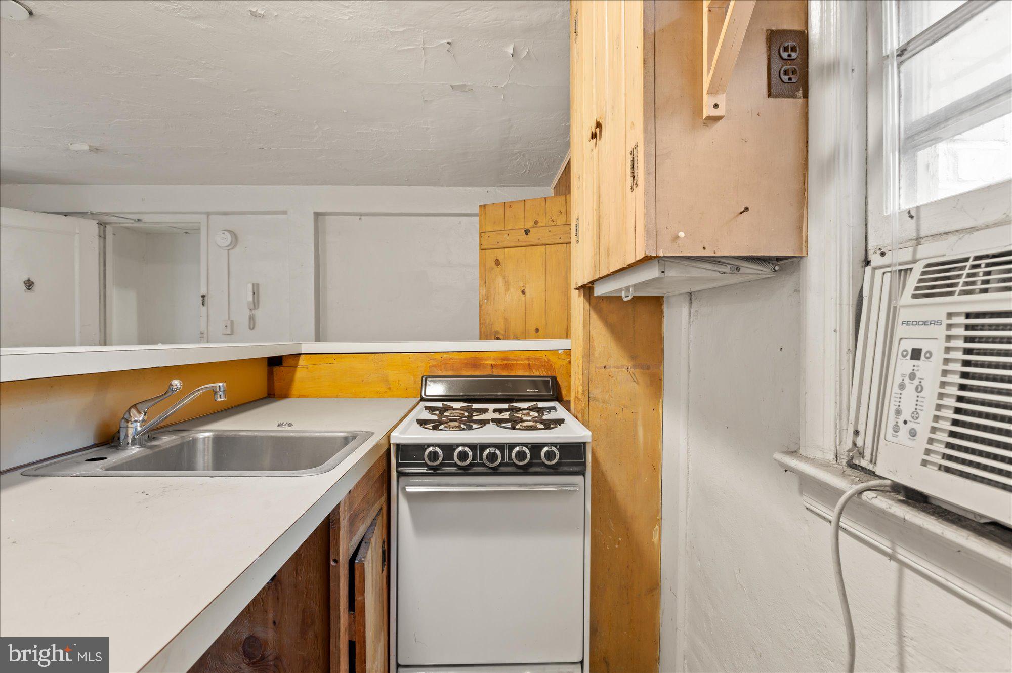 CAPITOL HILL - Commercial Sale
