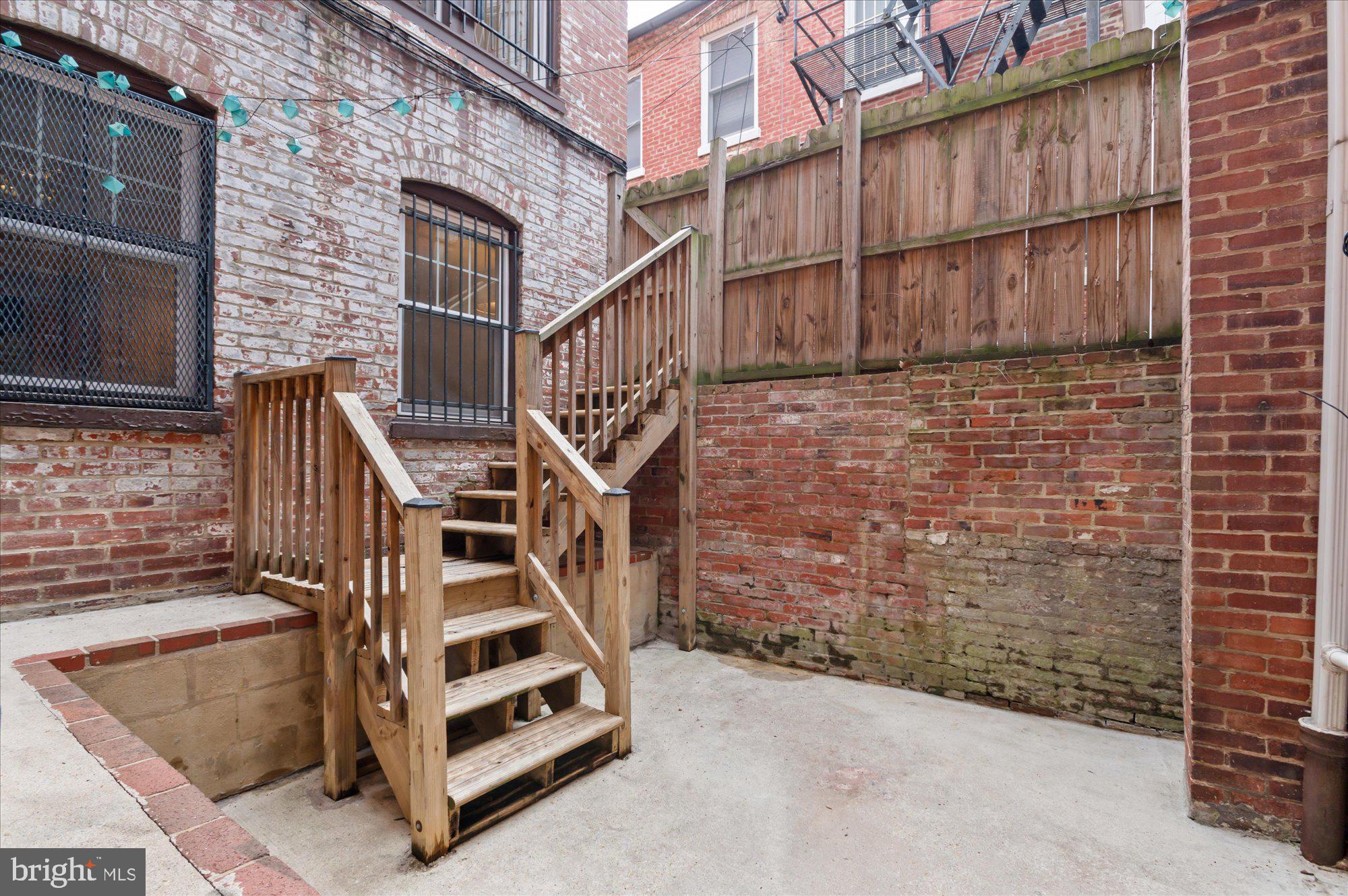 CAPITOL HILL - Commercial Sale