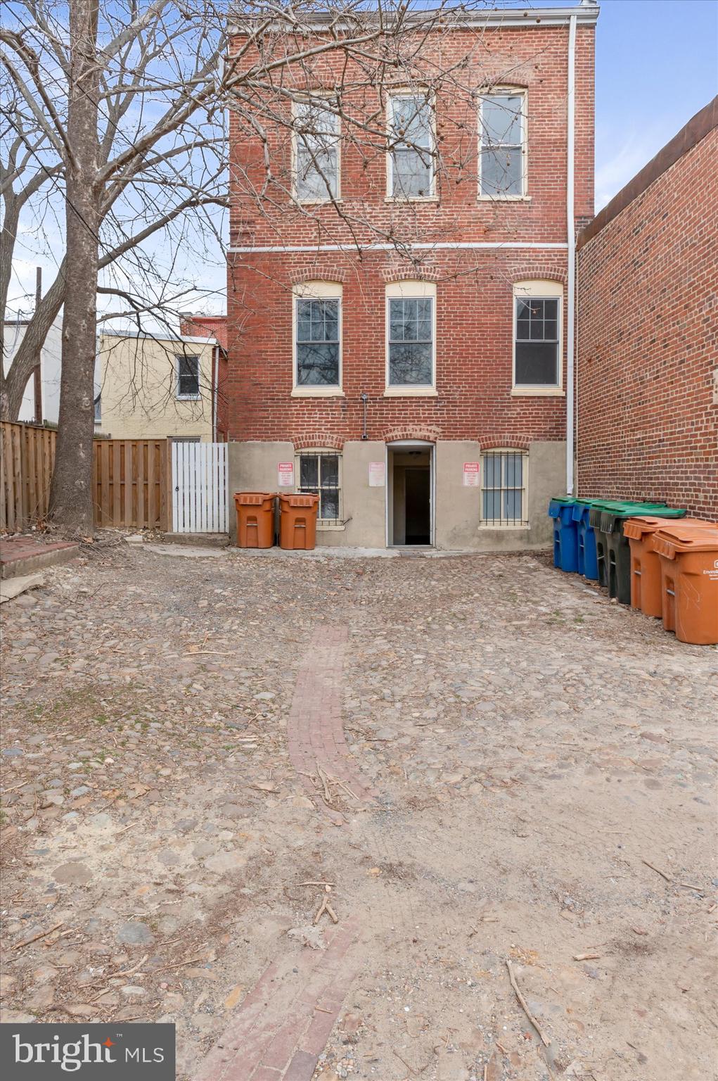 CAPITOL HILL - Commercial Sale