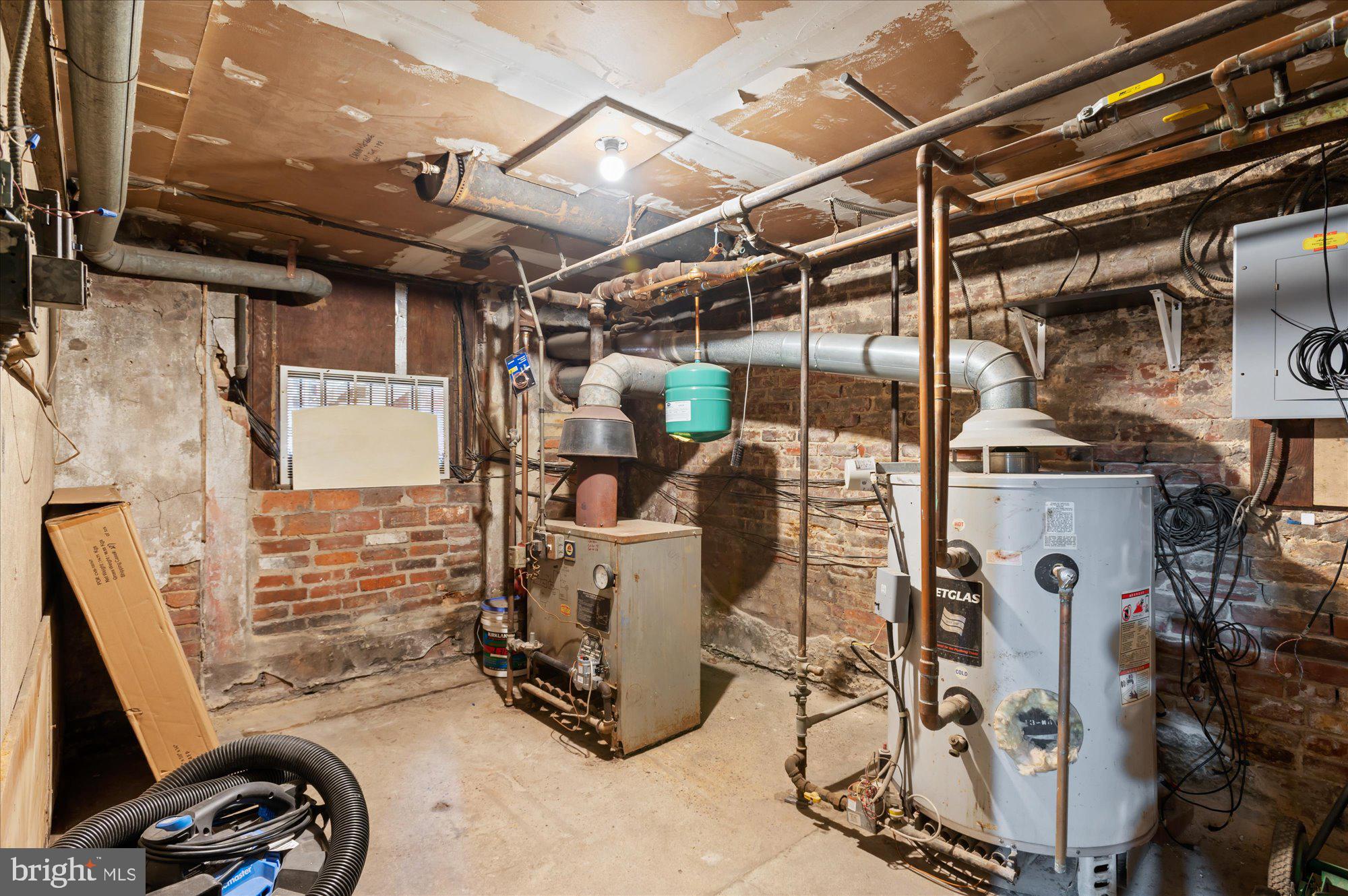 CAPITOL HILL - Commercial Sale