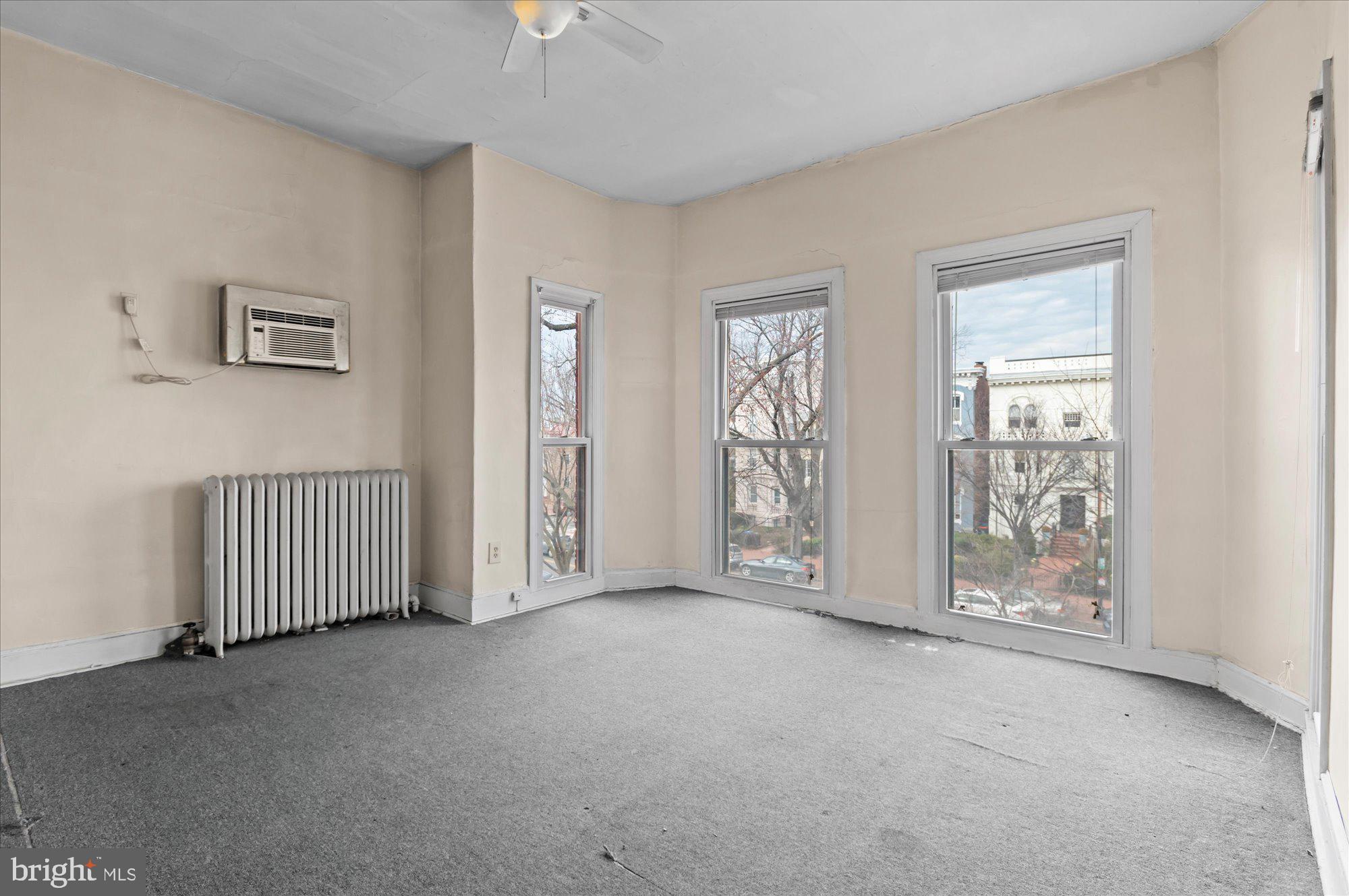 CAPITOL HILL - Commercial Sale