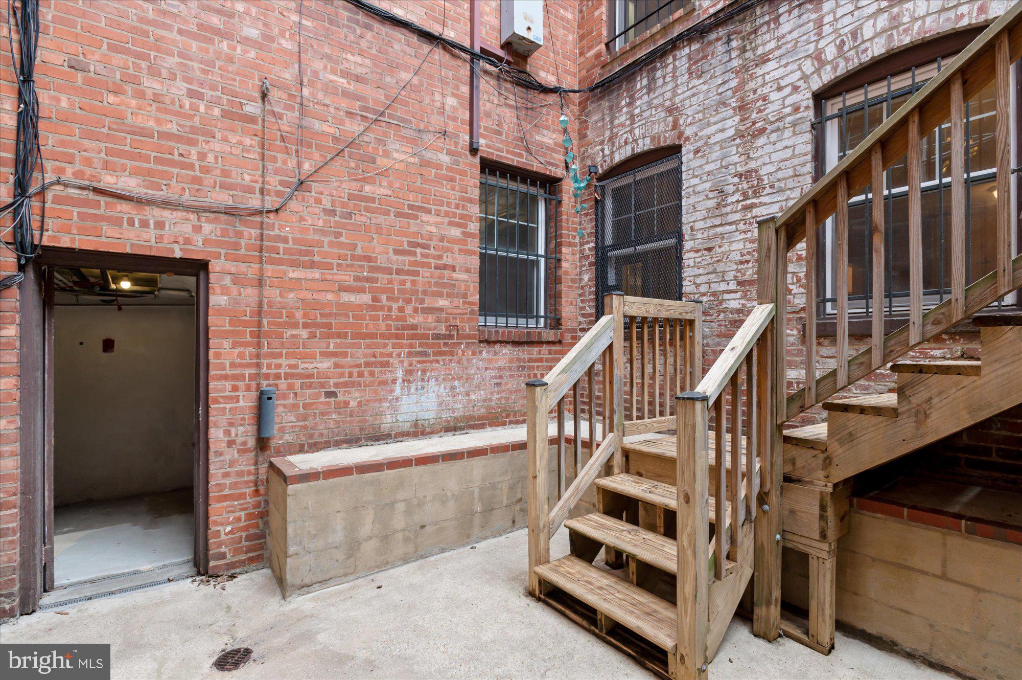 CAPITOL HILL - Commercial Sale