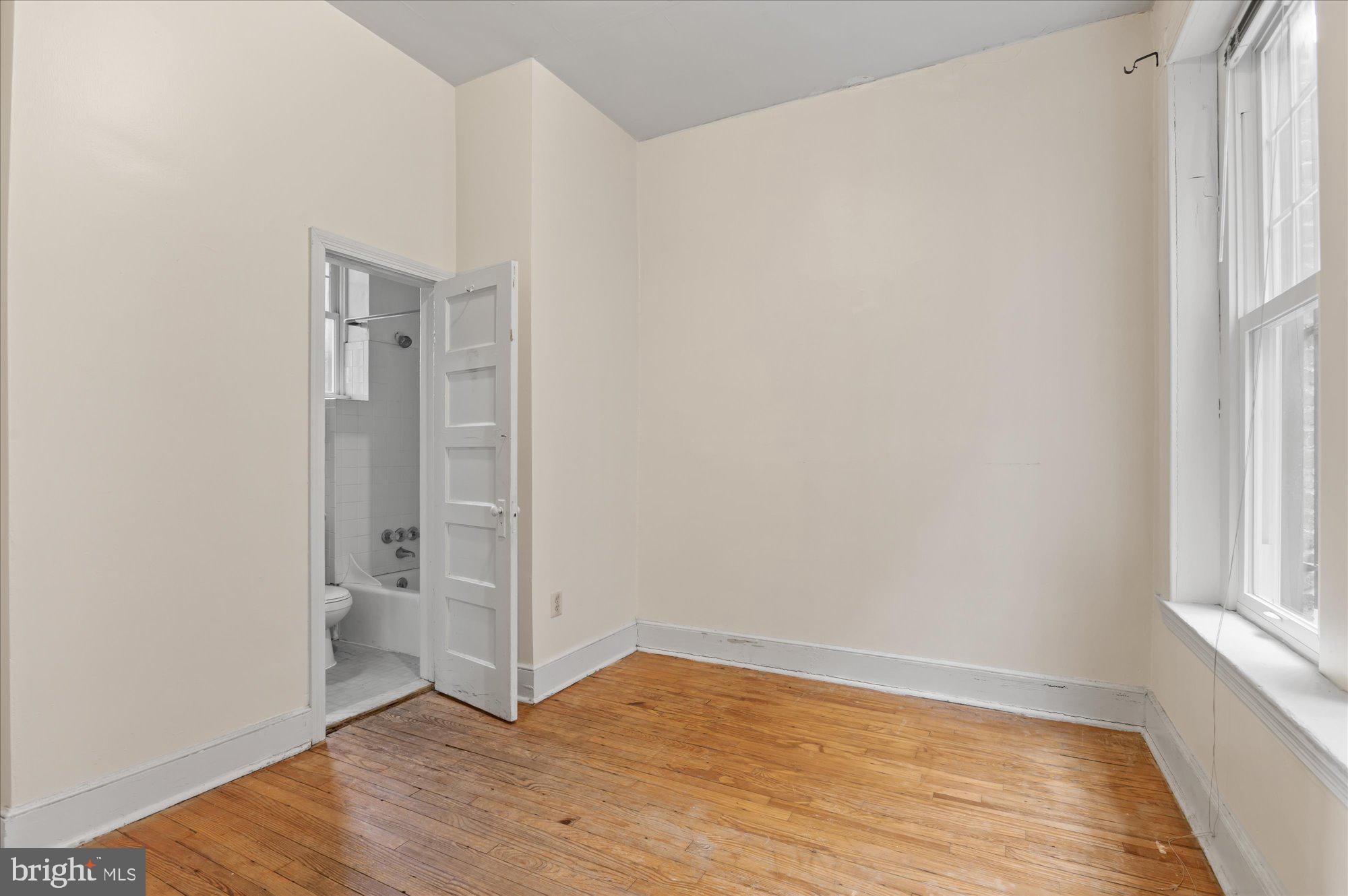 CAPITOL HILL - Commercial Sale