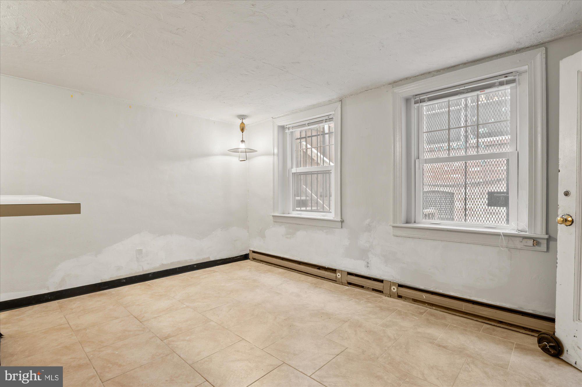 CAPITOL HILL - Commercial Sale