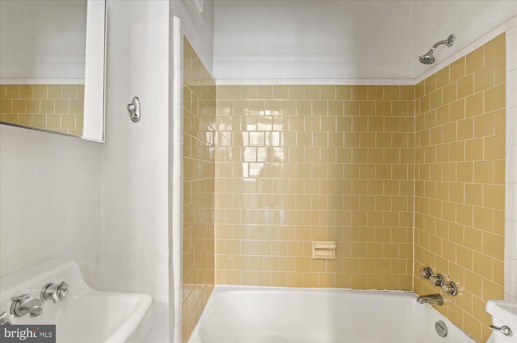 CAPITOL HILL - Commercial Sale