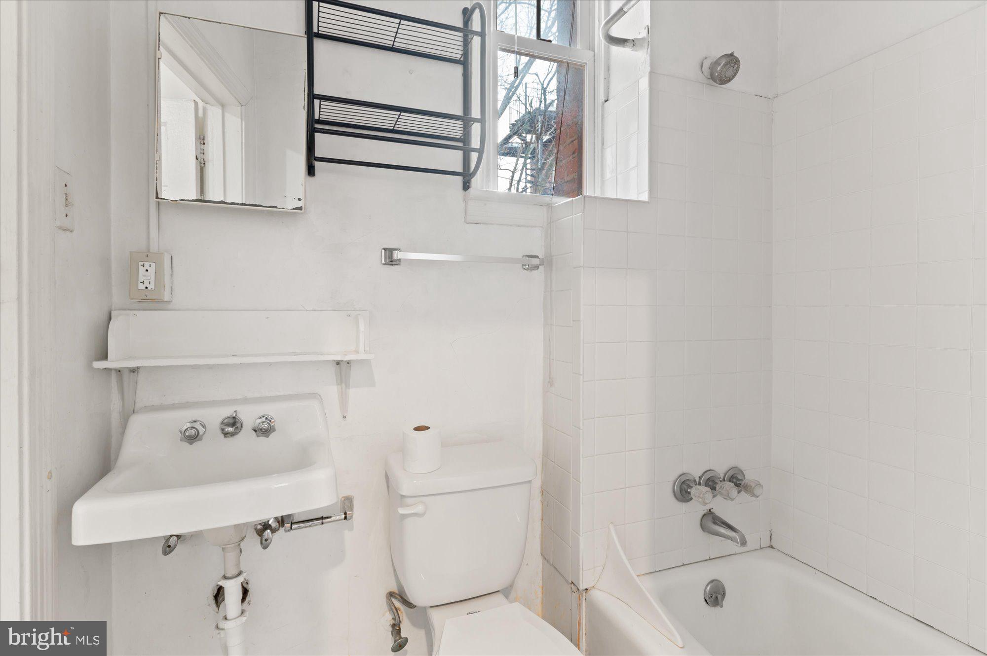 CAPITOL HILL - Commercial Sale